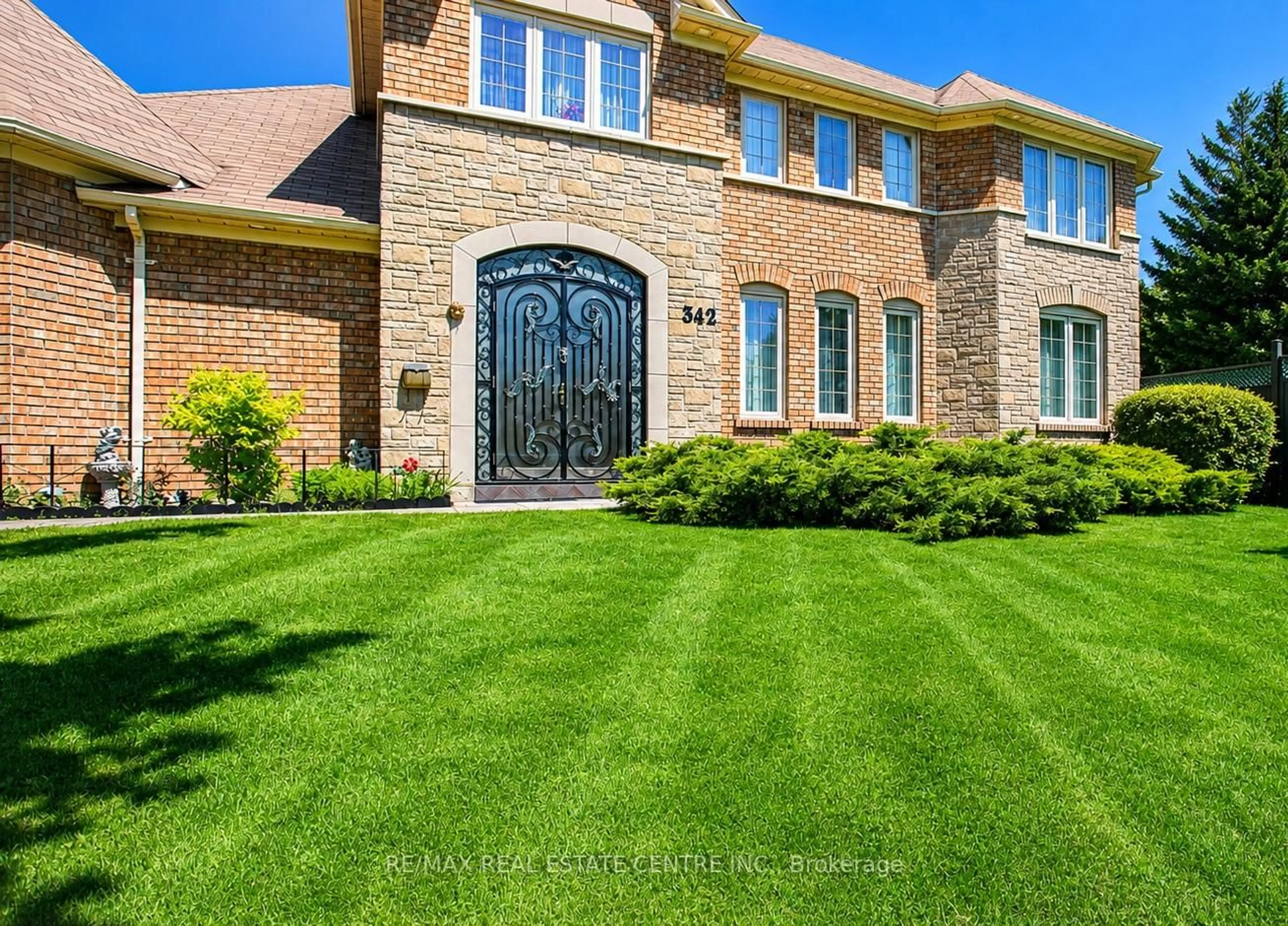 Home with brick exterior material, street for 342 Saginaw Pkwy, Cambridge Ontario N1T 1R8