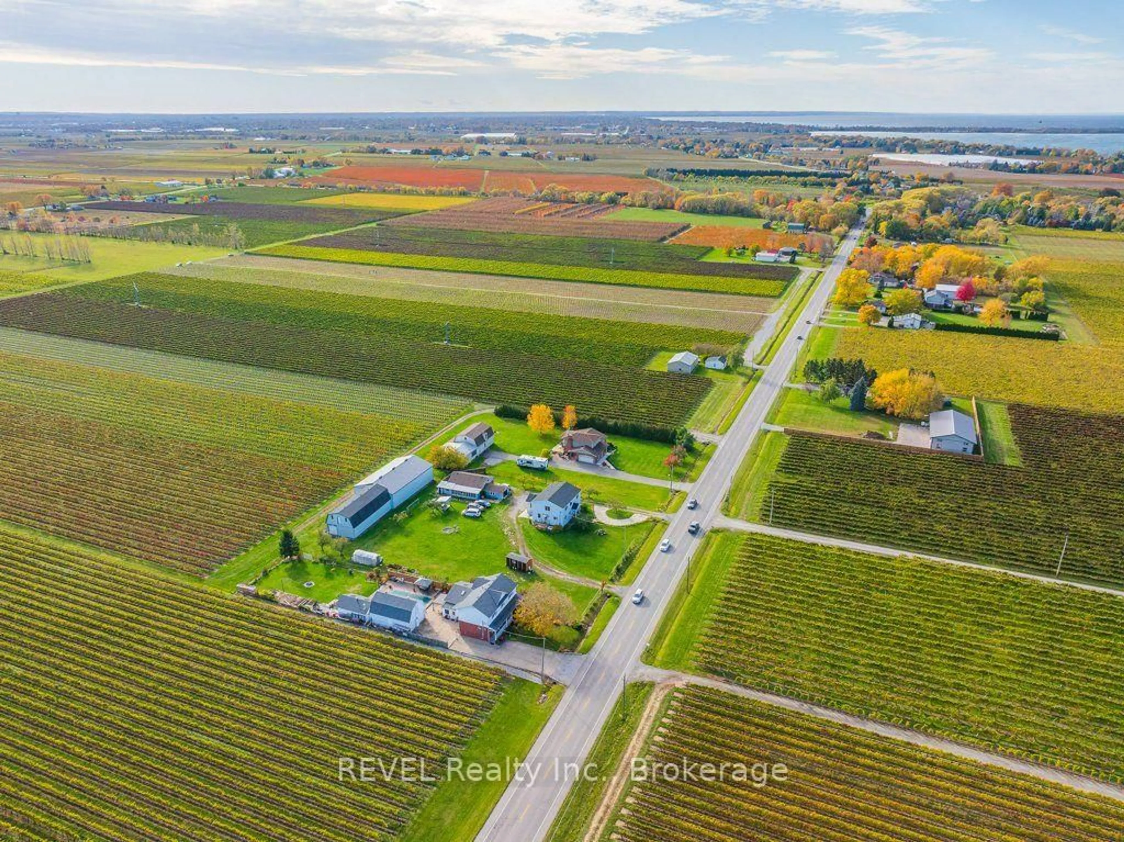 A pic from outside/outdoor area/front of a property/back of a property/a pic from drone, street for 165 East West Line, Niagara-on-the-Lake Ontario L0S 1J0