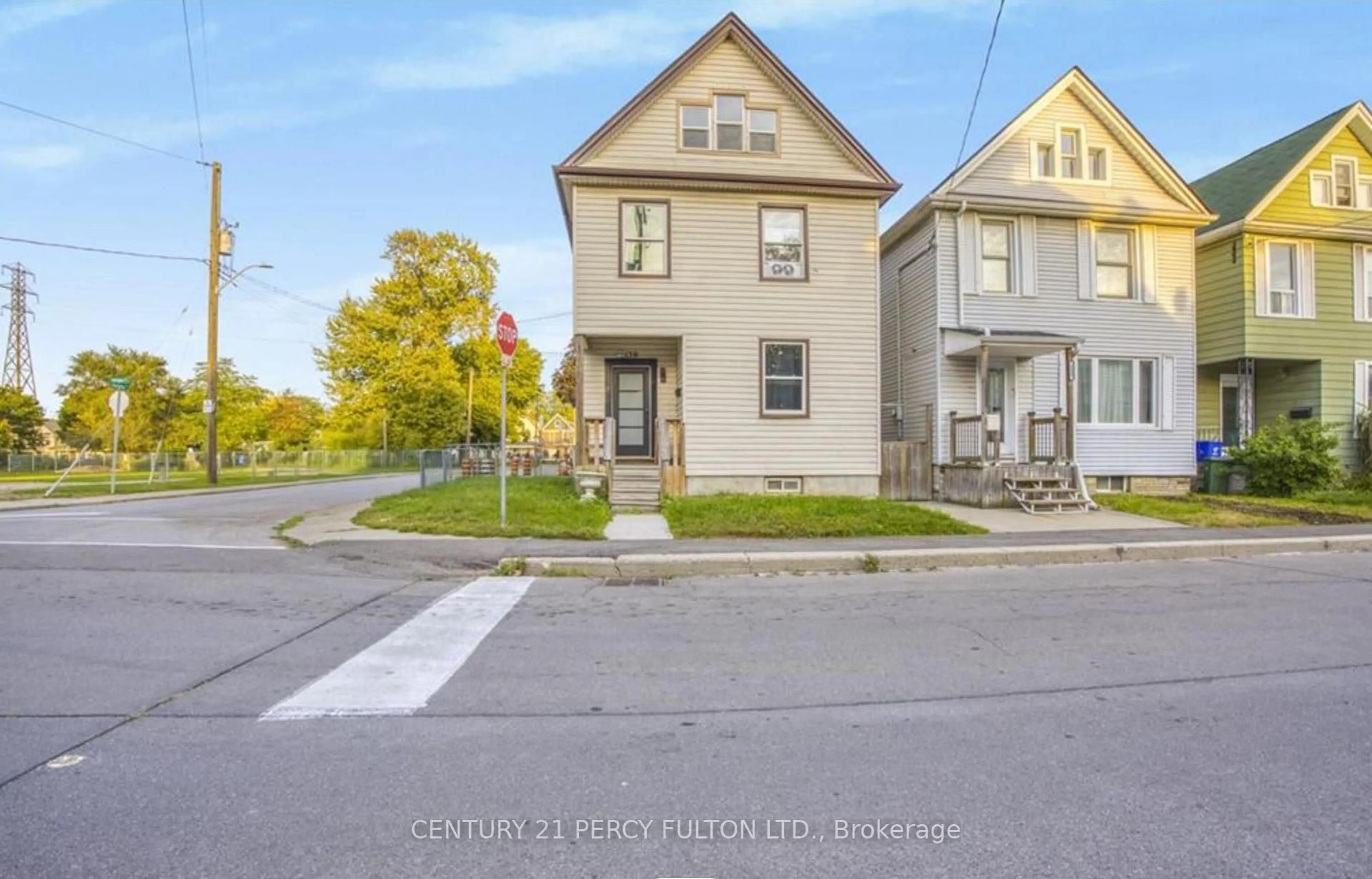 A pic from outside/outdoor area/front of a property/back of a property/a pic from drone, street for 130 Stirton St, Hamilton Ontario L8L 6G2
