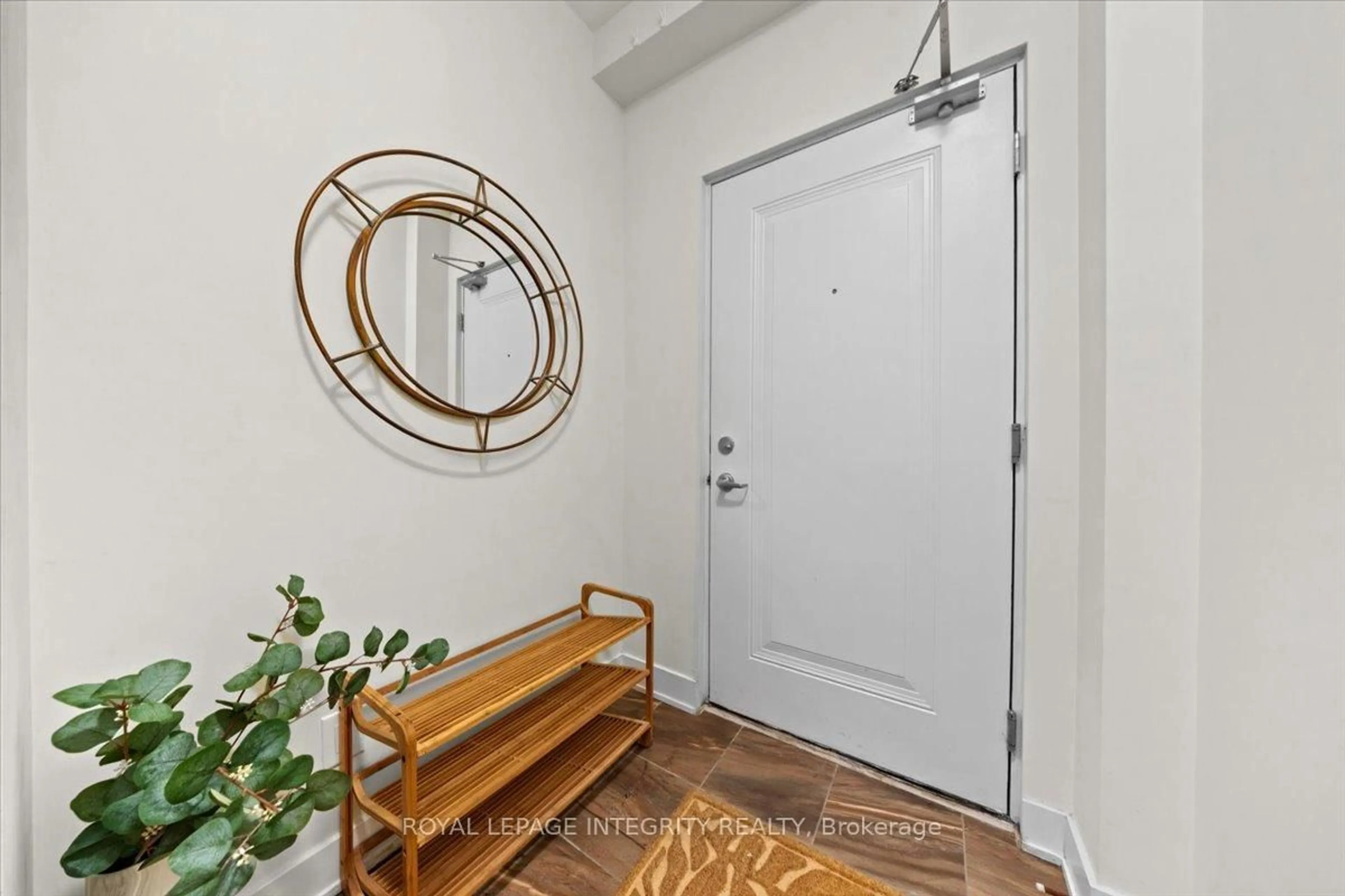Indoor entryway for 78 Holmwood Ave #9, Ottawa Ontario K1S 2P1