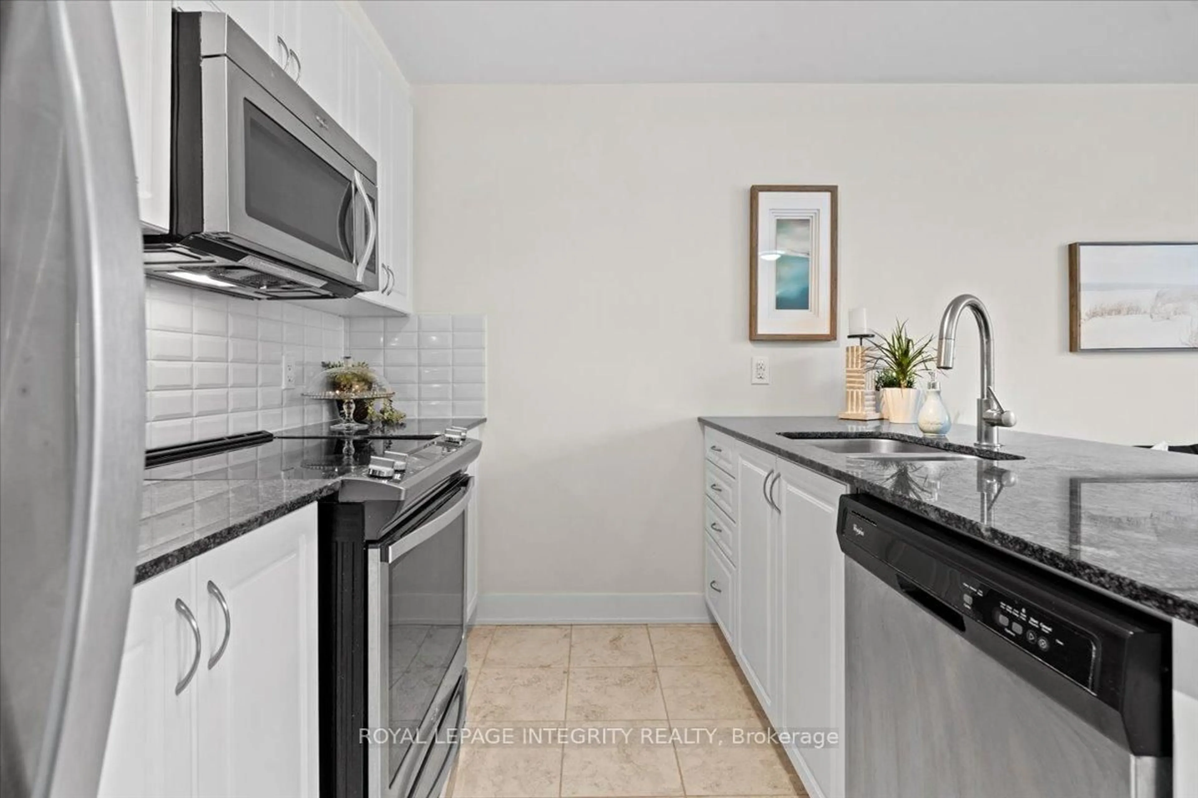 Standard kitchen, ceramic/tile floor for 78 Holmwood Ave #9, Ottawa Ontario K1S 2P1