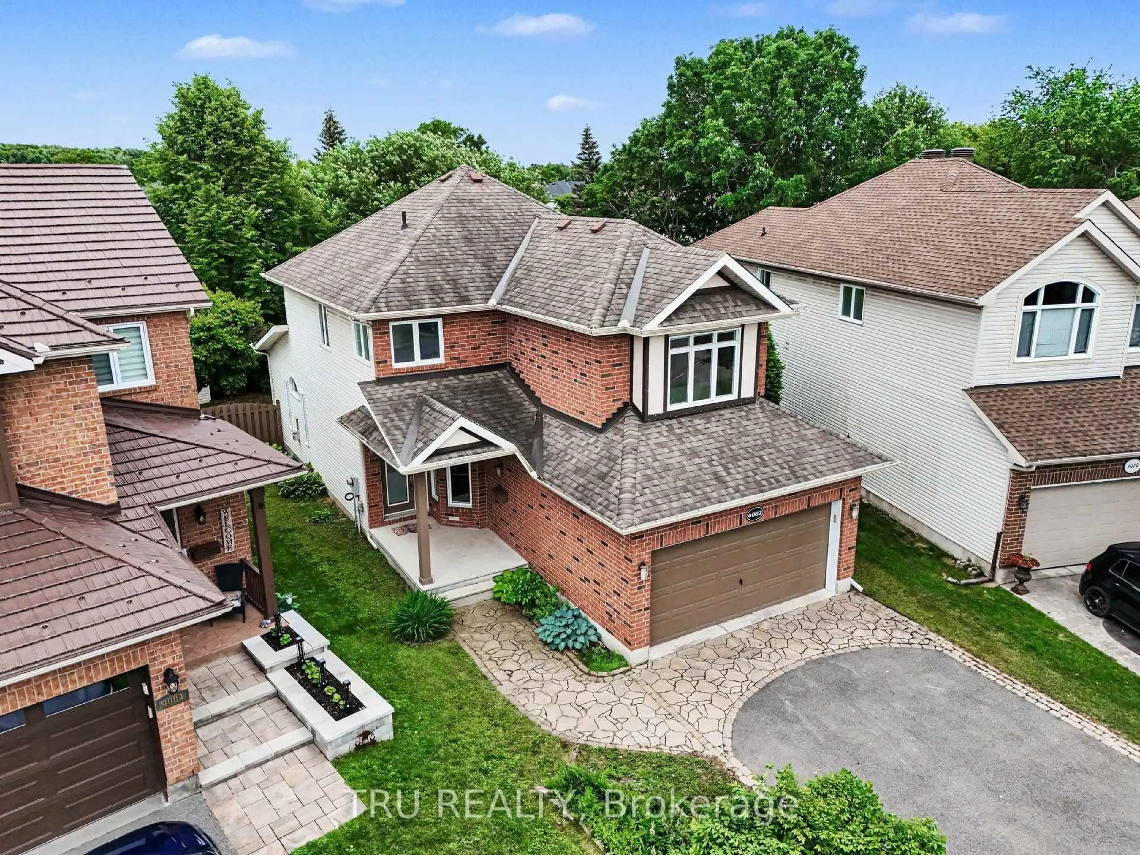A pic from outside/outdoor area/front of a property/back of a property/a pic from drone, street for 4082 Otter Tail Cres, Ottawa Ontario K1V 1R3