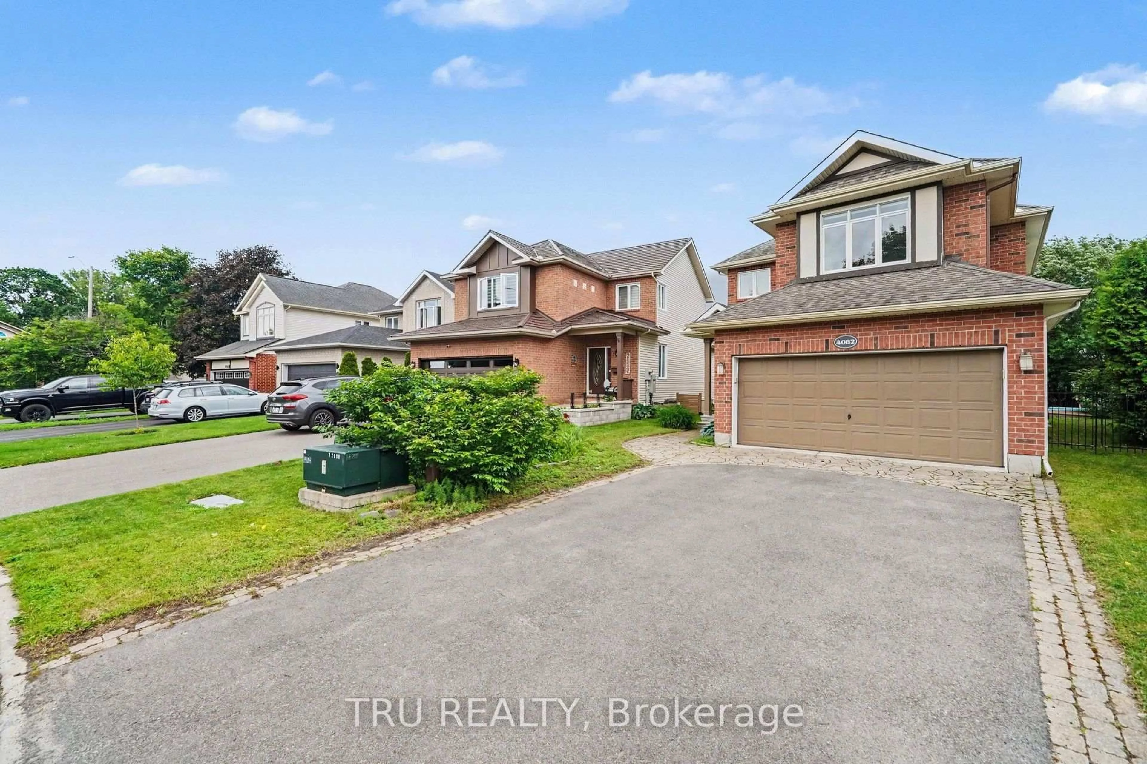 A pic from outside/outdoor area/front of a property/back of a property/a pic from drone, street for 4082 Otter Tail Cres, Ottawa Ontario K1V 1R3