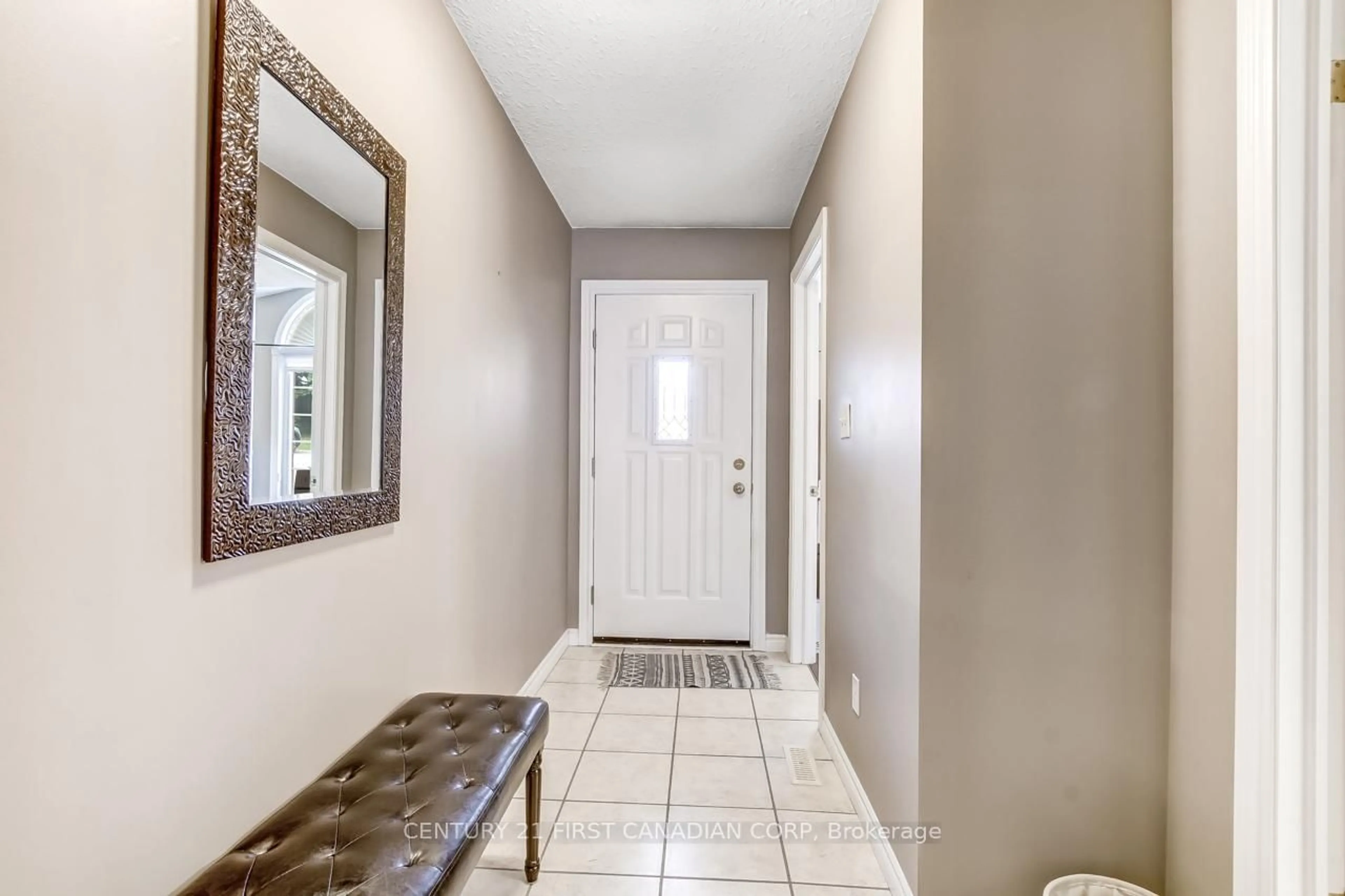 Indoor entryway for 1077 Hamilton Rd #47, London East Ontario N5W 6G3