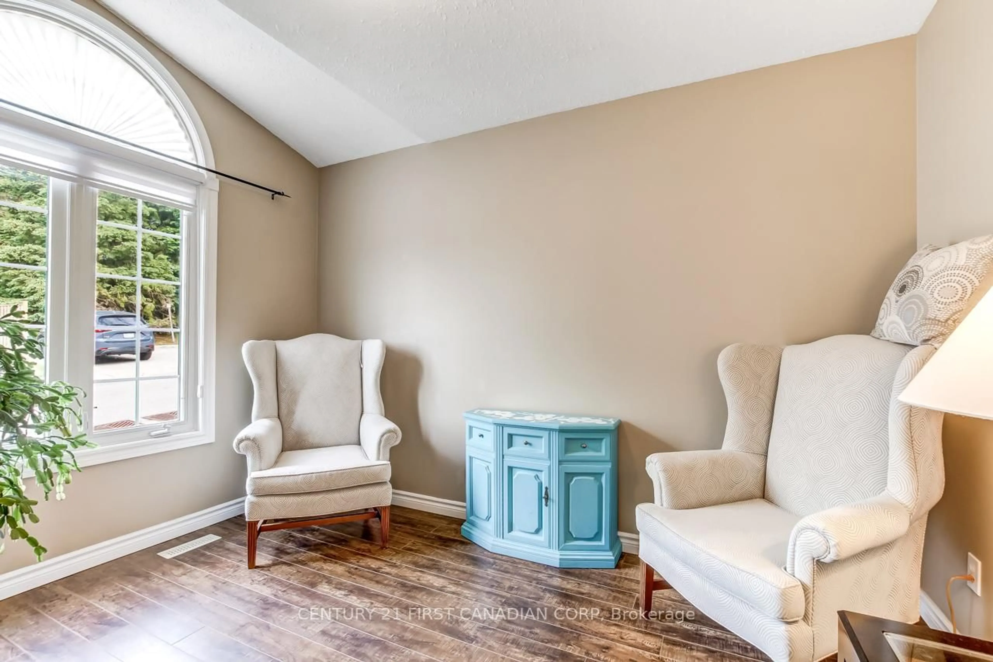Living room with furniture, unknown for 1077 Hamilton Rd #47, London East Ontario N5W 6G3