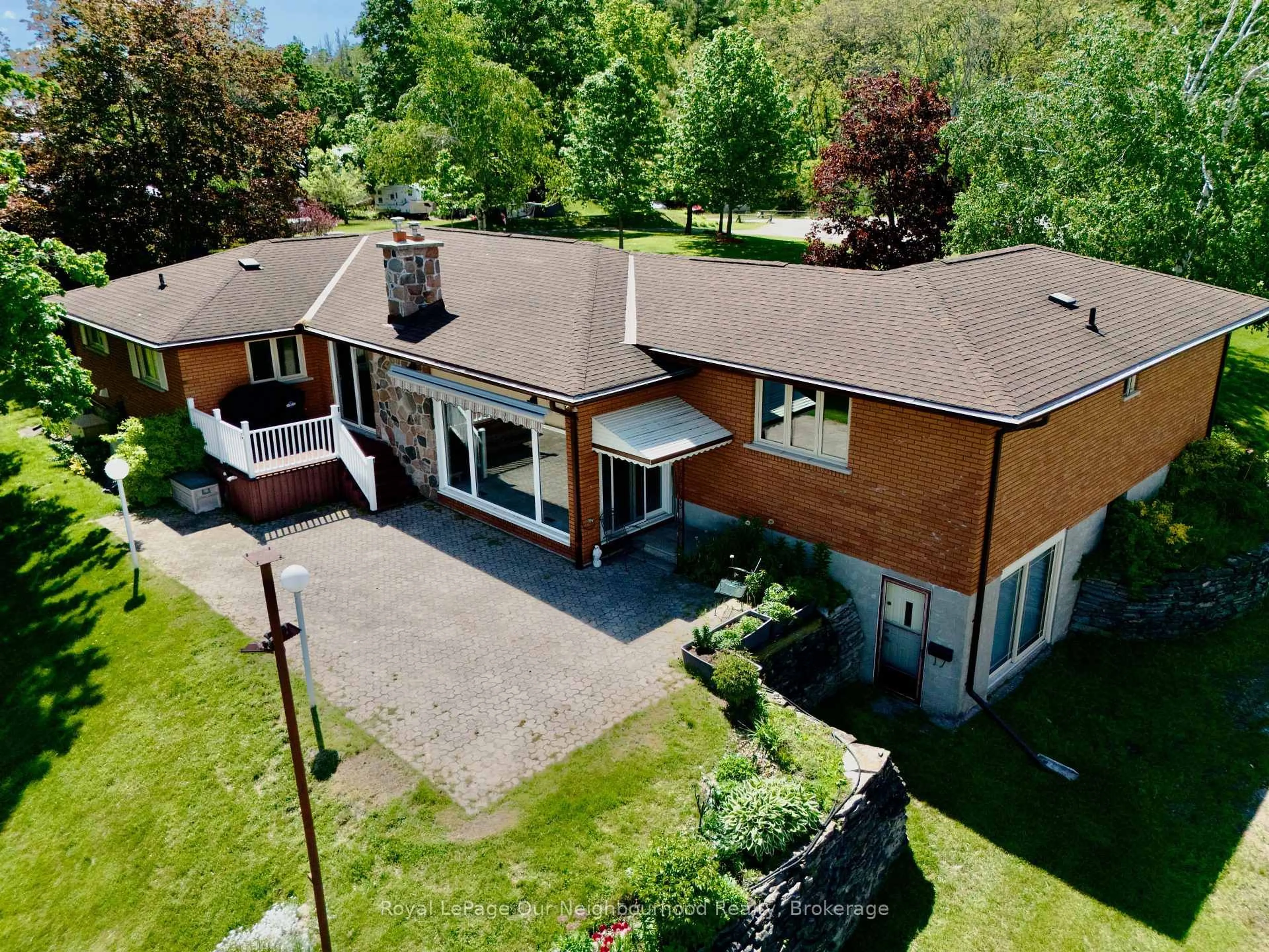 A pic from outside/outdoor area/front of a property/back of a property/a pic from drone, unknown for 18 Rosecliff Crt, Trent Hills Ontario K0L 1Y0