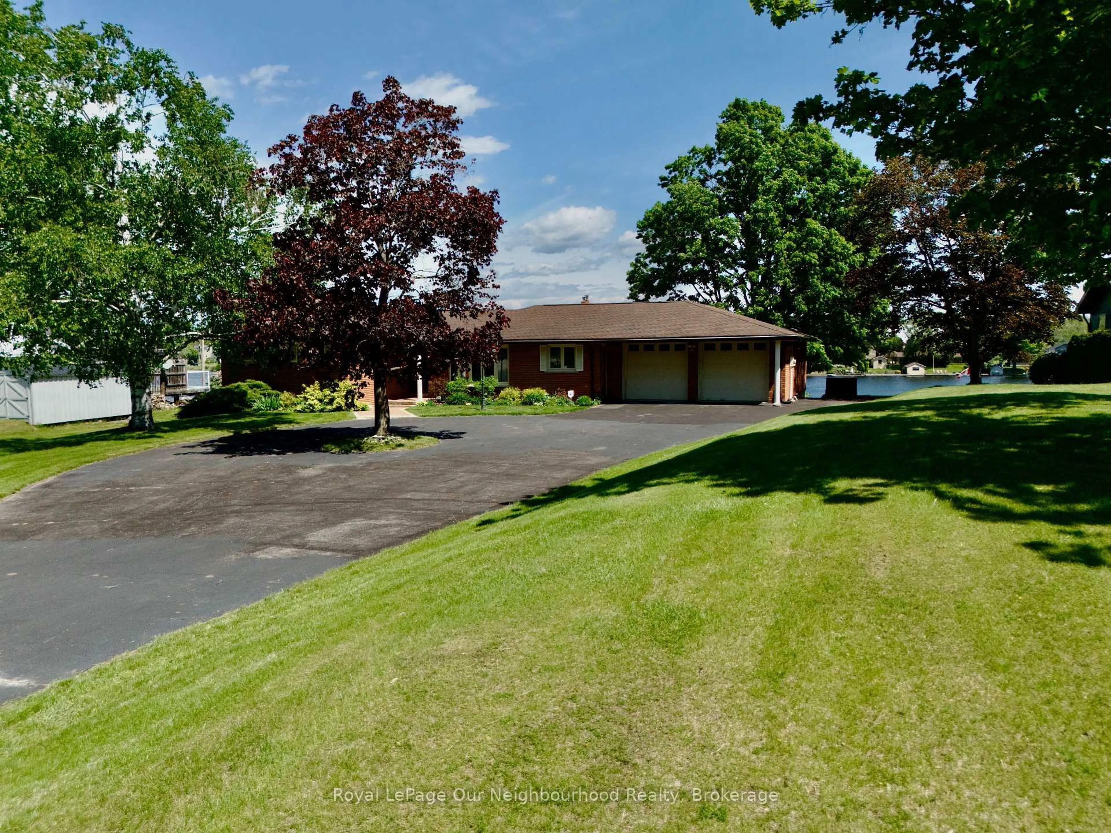 A pic from outside/outdoor area/front of a property/back of a property/a pic from drone, street for 18 Rosecliff Crt, Trent Hills Ontario K0L 1Y0