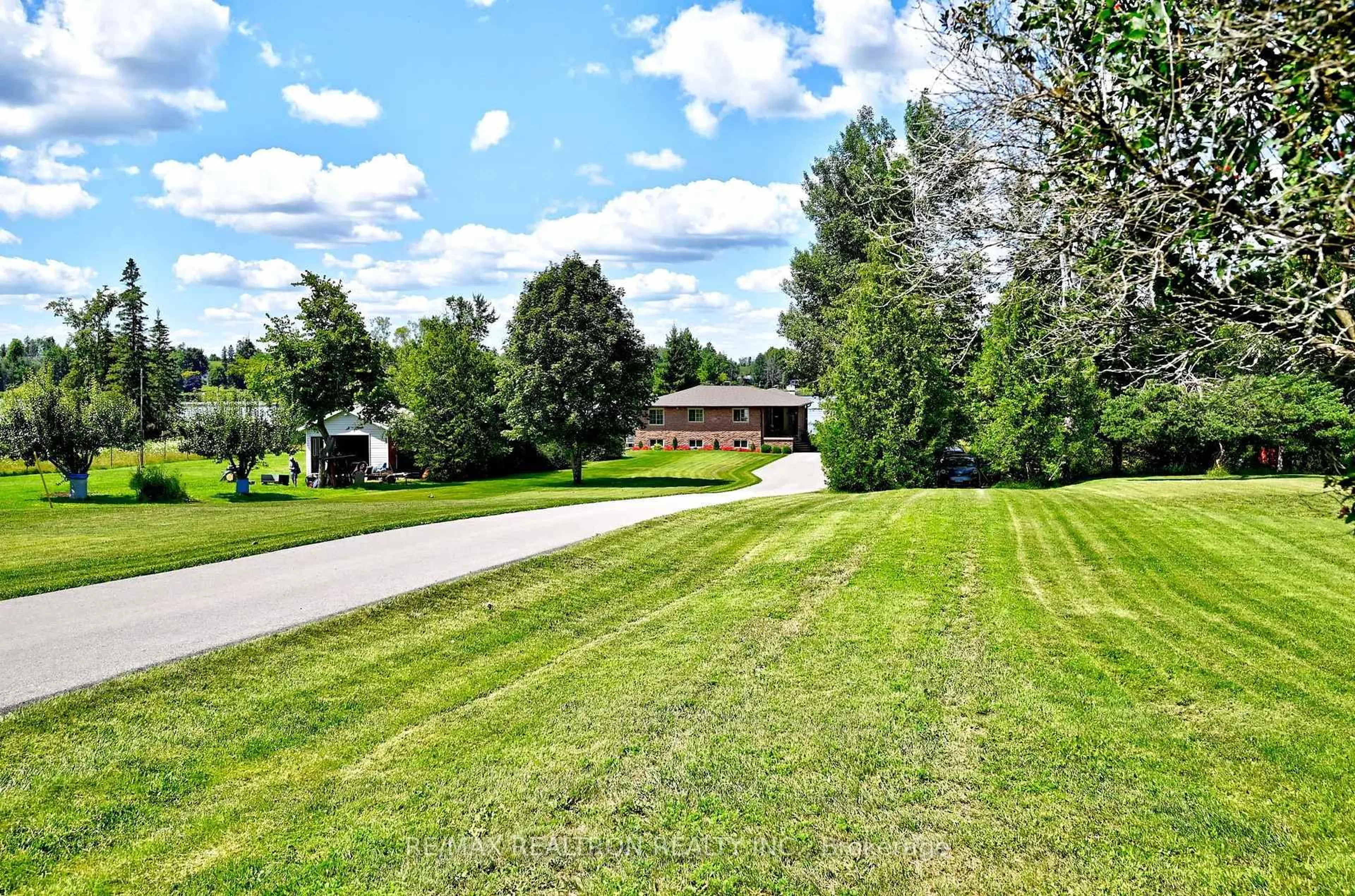 A pic from outside/outdoor area/front of a property/back of a property/a pic from drone, unknown for 53 Robinson Ave, Kawartha Lakes Ontario K0M 2B0