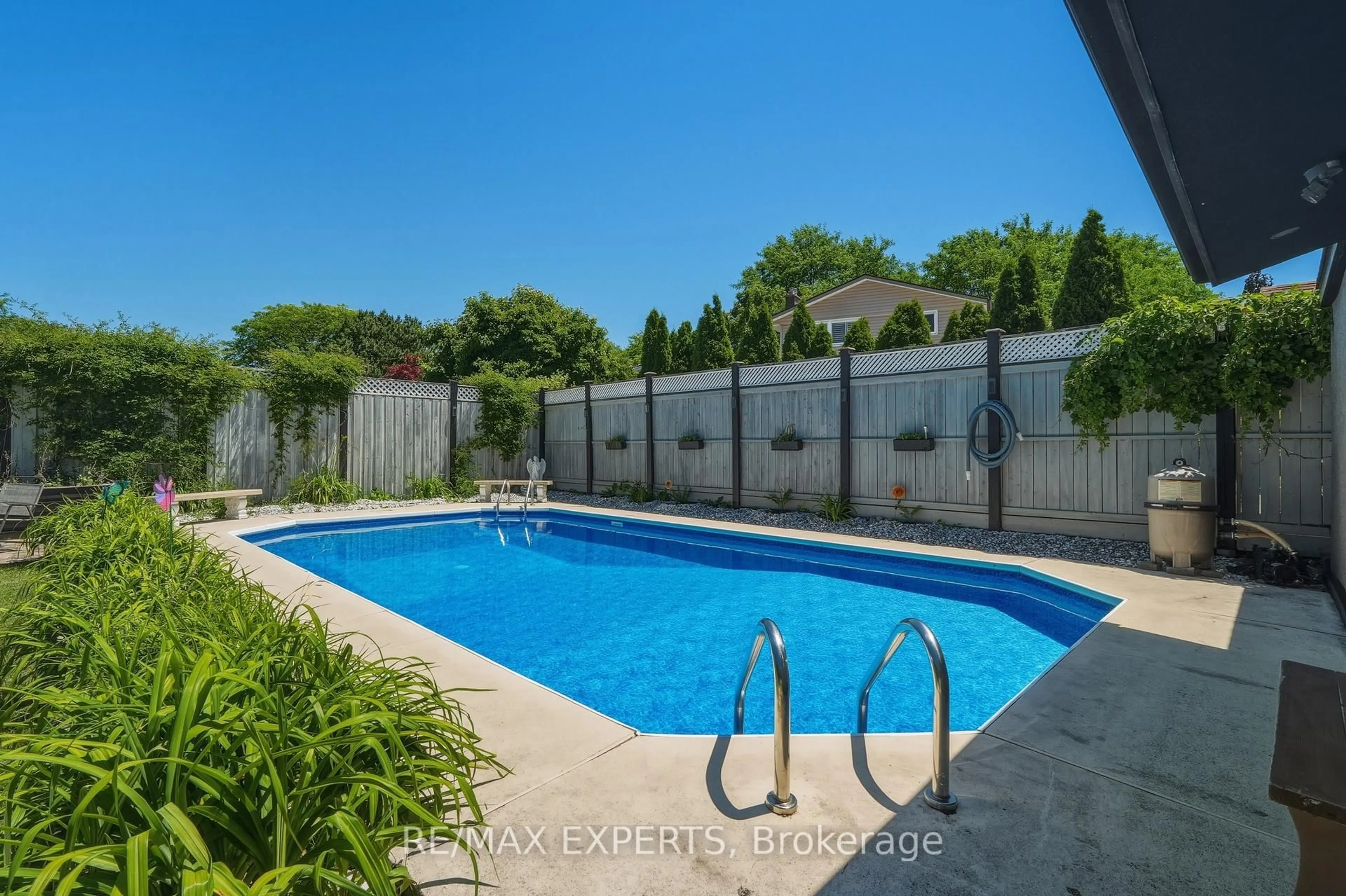Pool for 7142 Rosseau Pl, Niagara Falls Ontario L2J 3V2