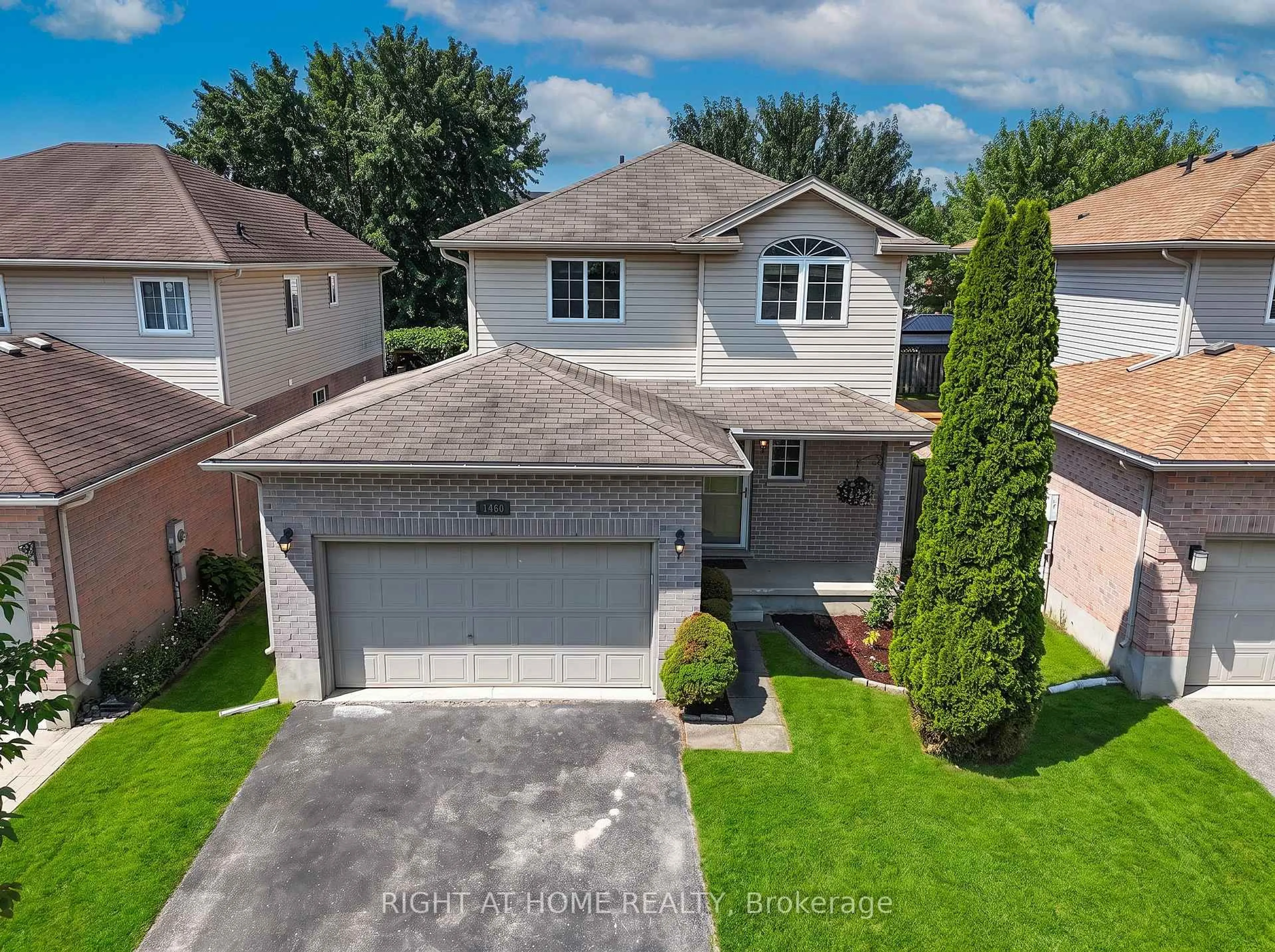 A pic from outside/outdoor area/front of a property/back of a property/a pic from drone, street for 1460 South Wenige Dr, London North Ontario N5X 4N1