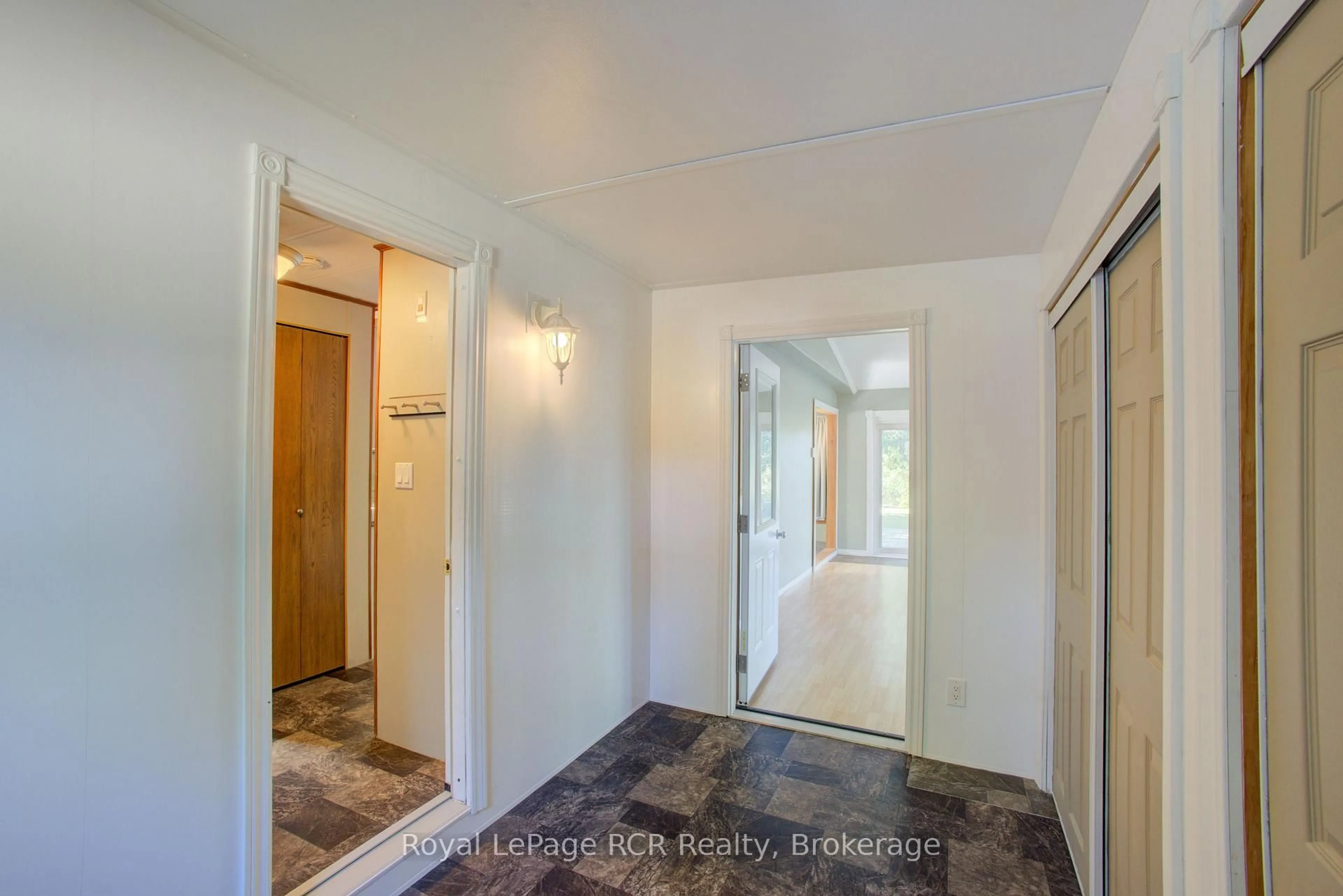 Indoor entryway for 79681 Bluewater Hwy 21 #3 Maple St, Central Huron Ontario N7A 3X8