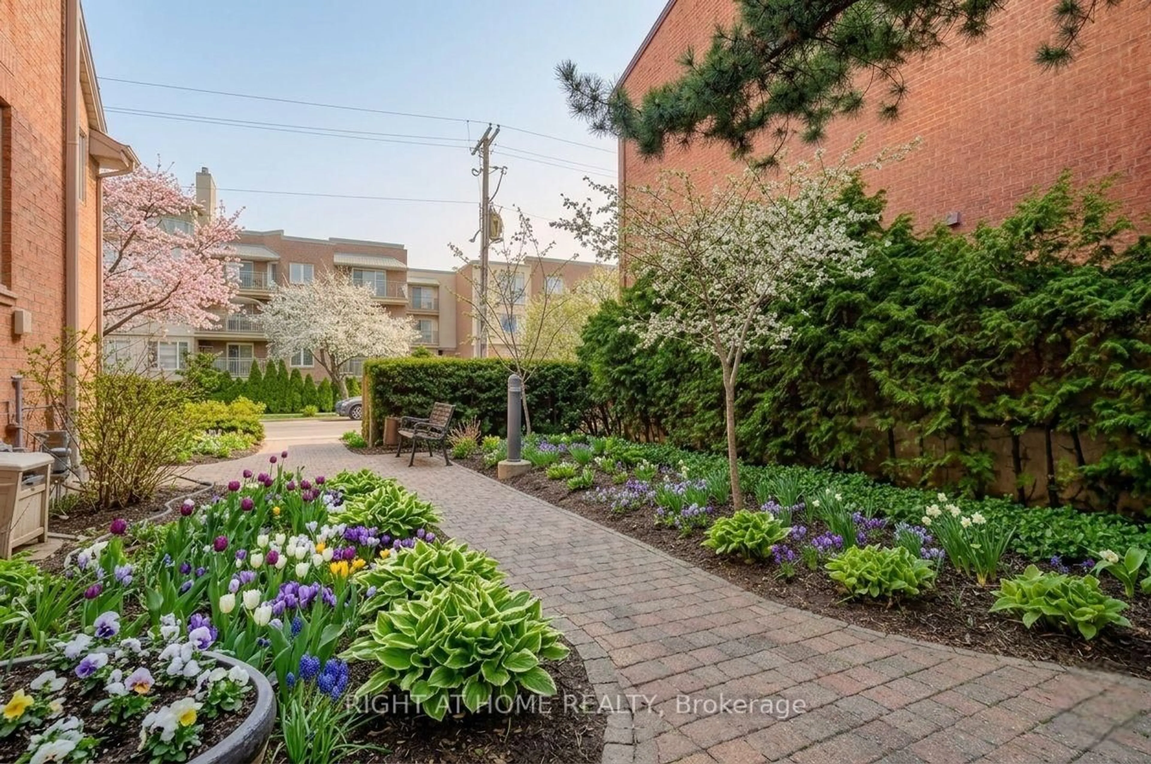 Patio, street for 2 Columbus Ave #6, Ottawa Ontario K1K 1R3