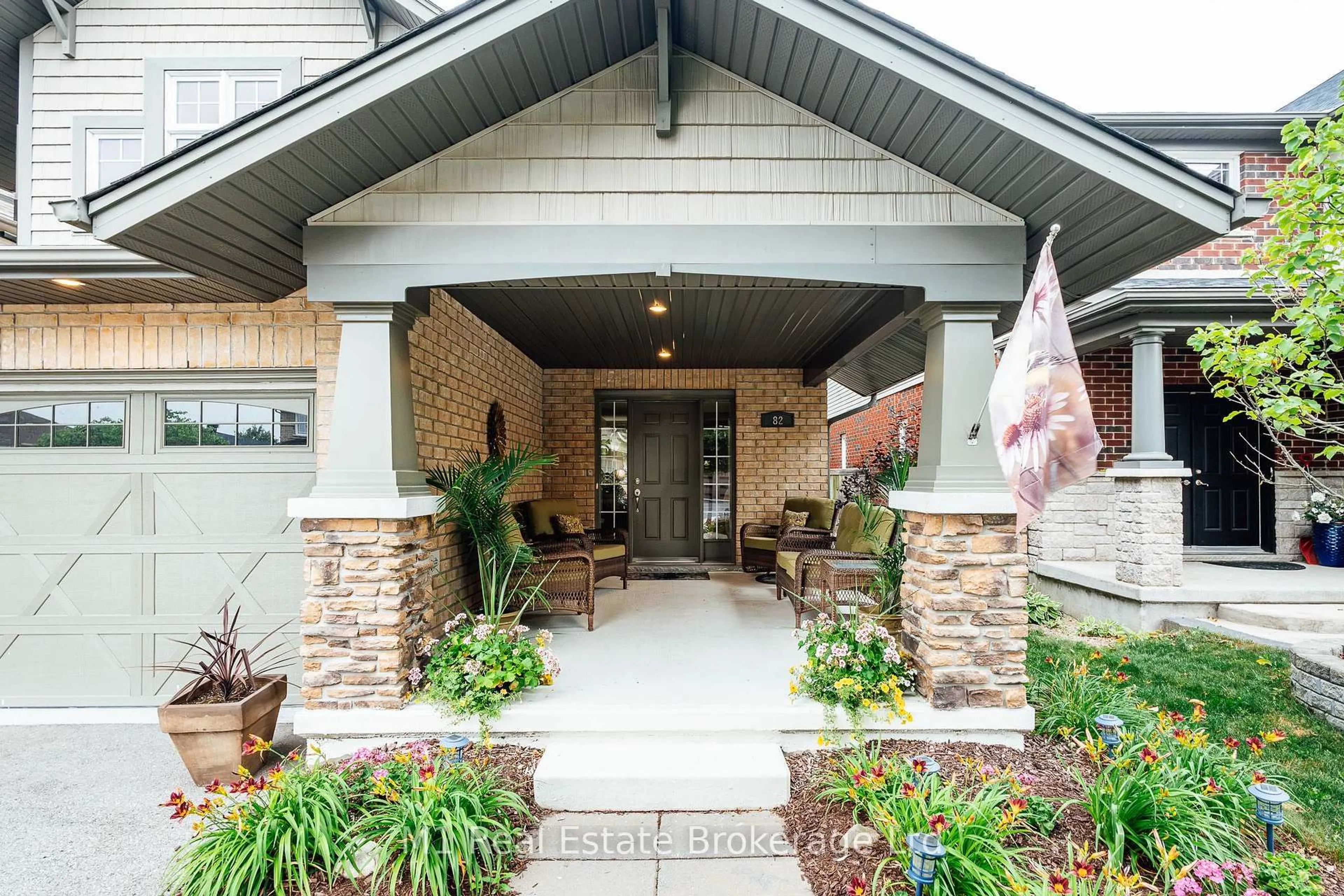 Indoor entryway for 82 Vaughan St, Guelph Ontario N1G 0B3