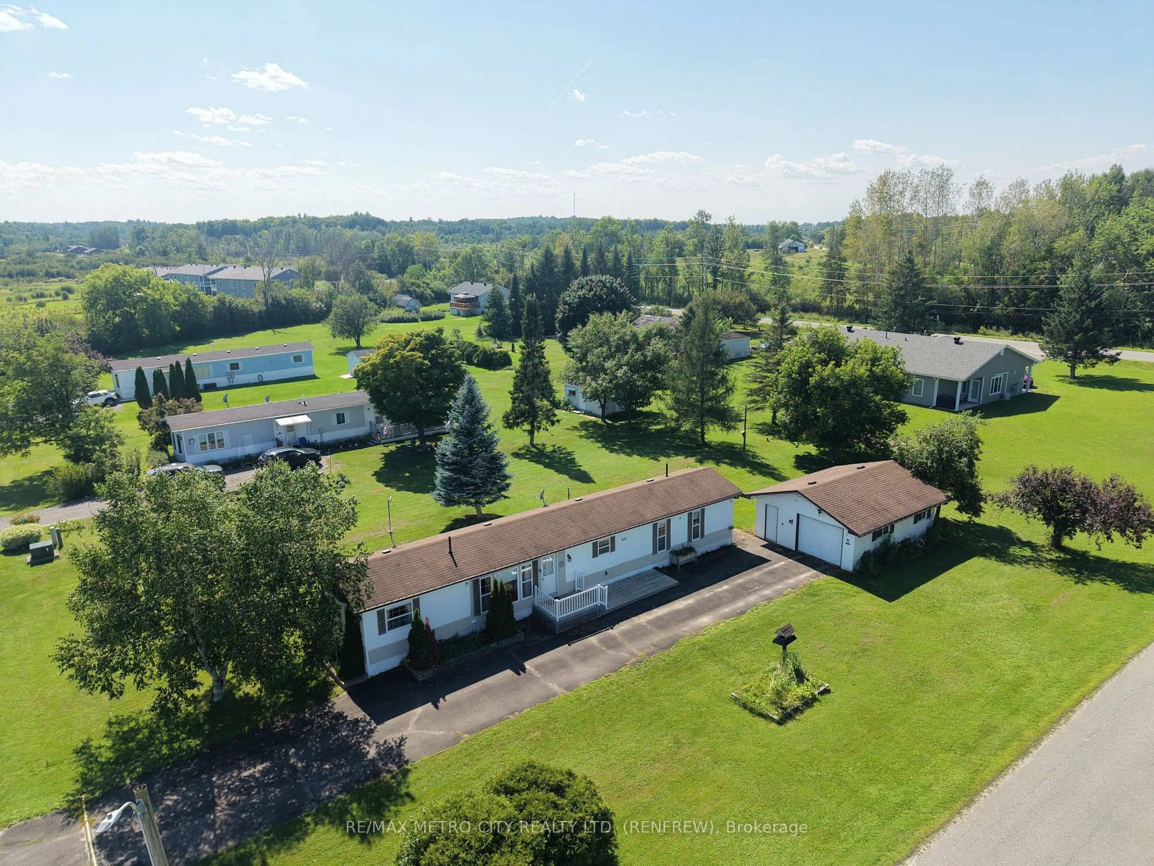 A pic from outside/outdoor area/front of a property/back of a property/a pic from drone, unknown for 34 SUNSET Lane, Renfrew Ontario K7V 0A5