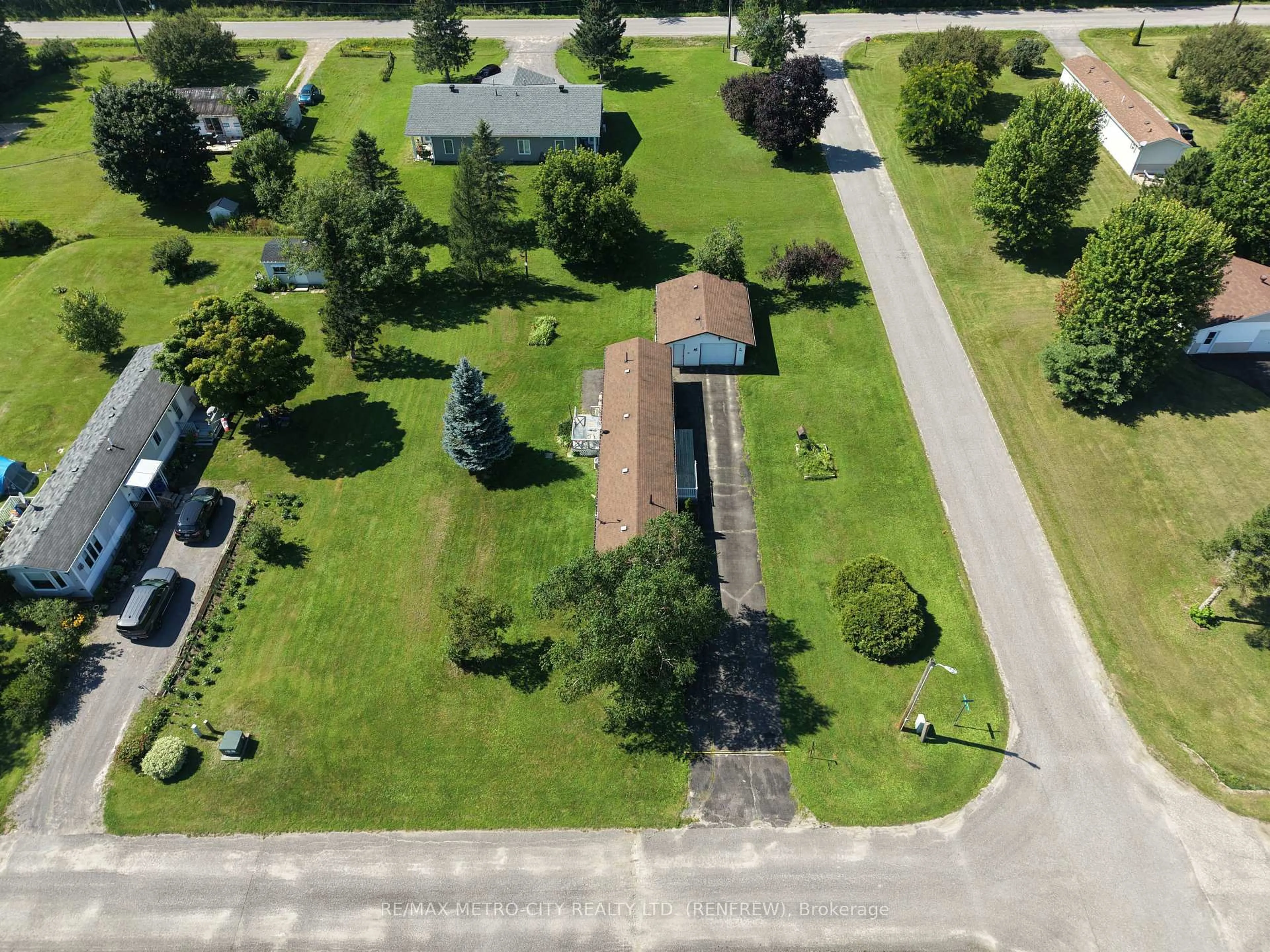 A pic from outside/outdoor area/front of a property/back of a property/a pic from drone, street for 34 SUNSET Lane, Renfrew Ontario K7V 0A5