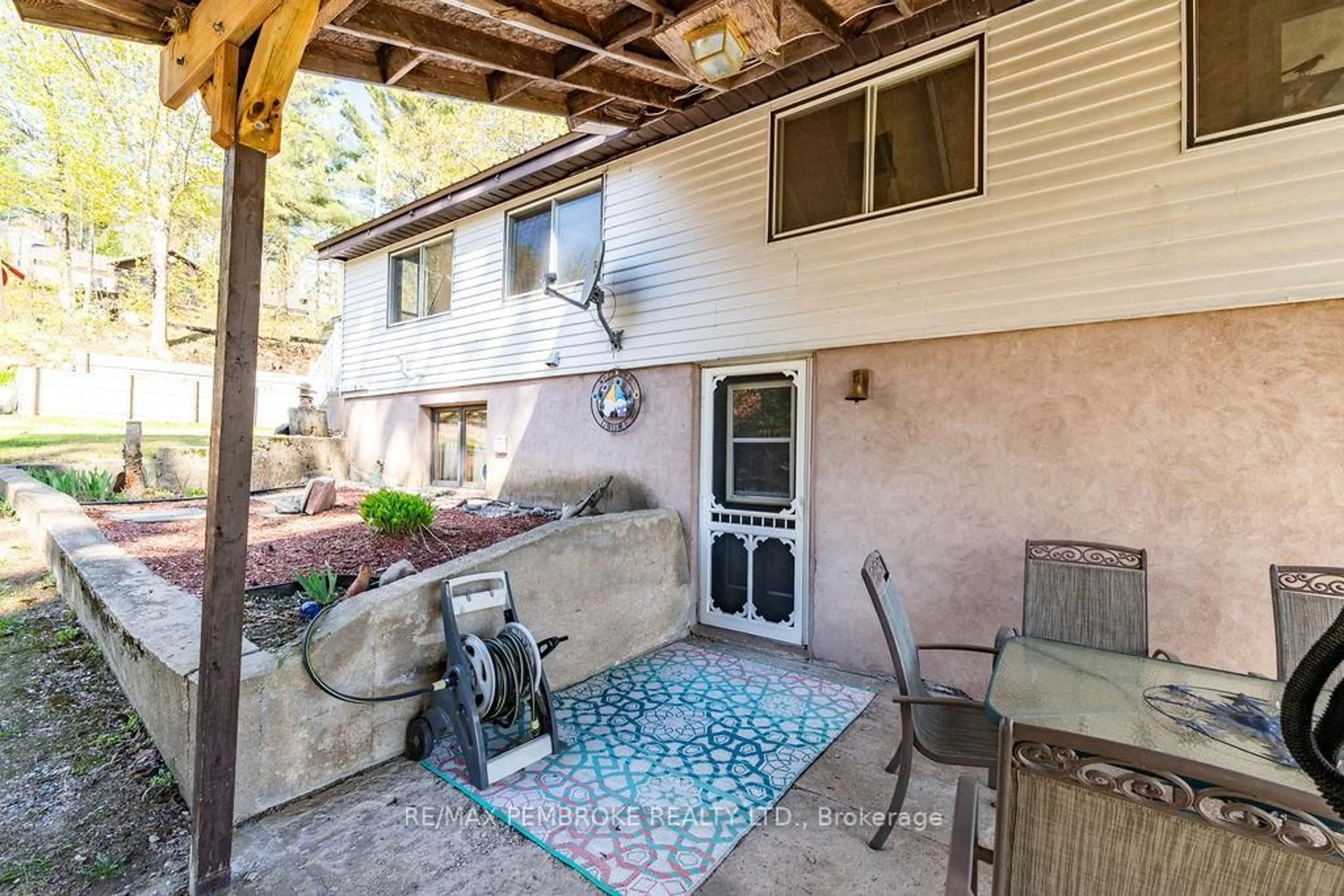Patio, unknown for 634 Goldfinch Way, Stonecliffe Ontario K0J 2K0