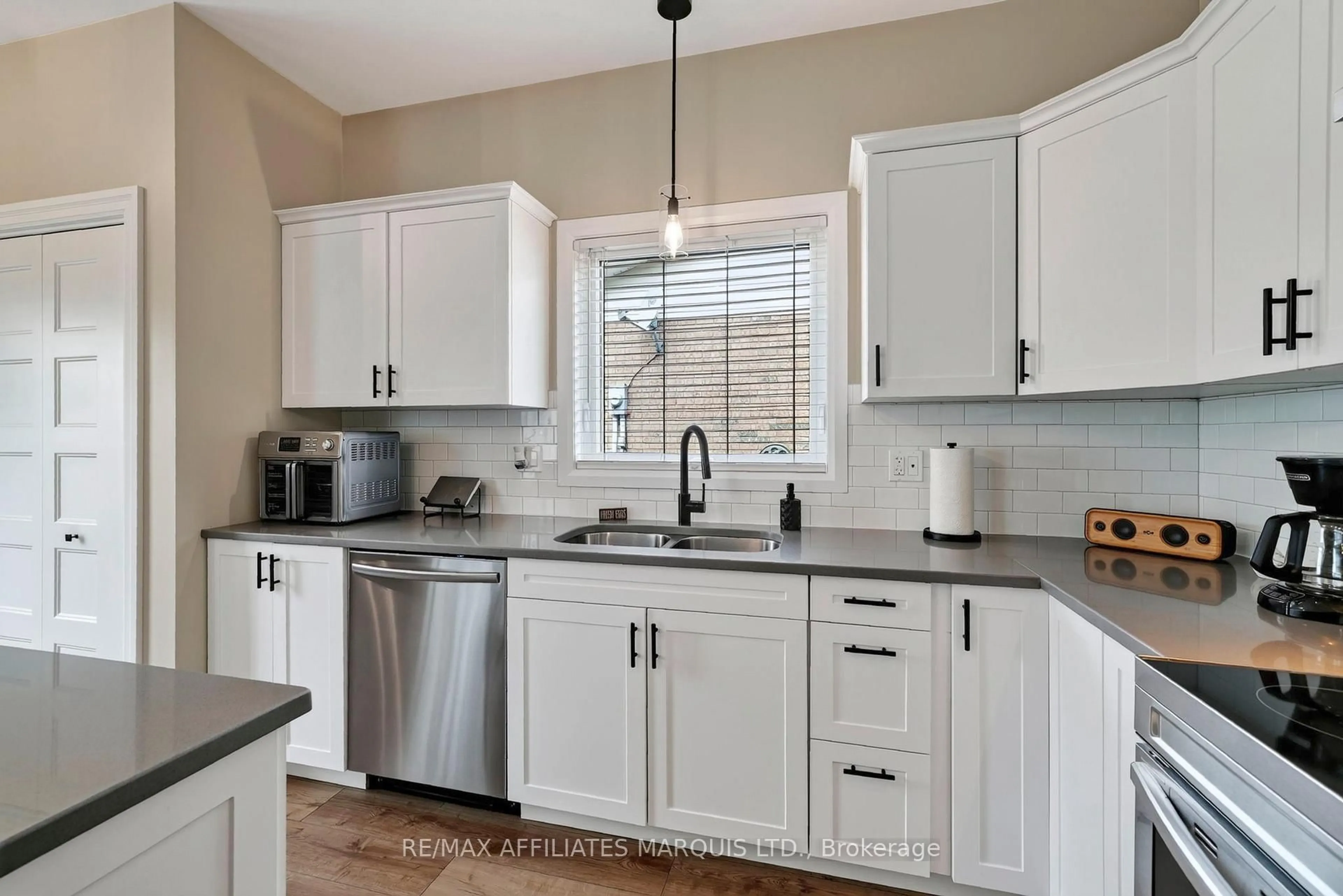 Open concept kitchen, ceramic/tile floor for 5401 Woodlands Rd, South Stormont Ontario K0C 1M0