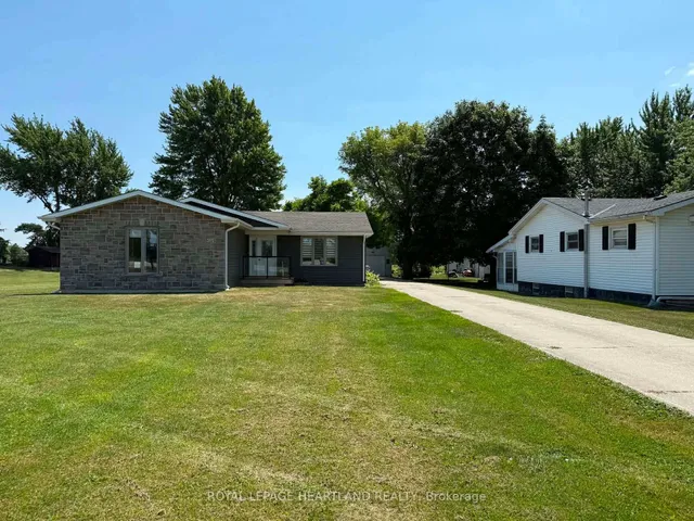 315 Main St, Lambton Shores 2