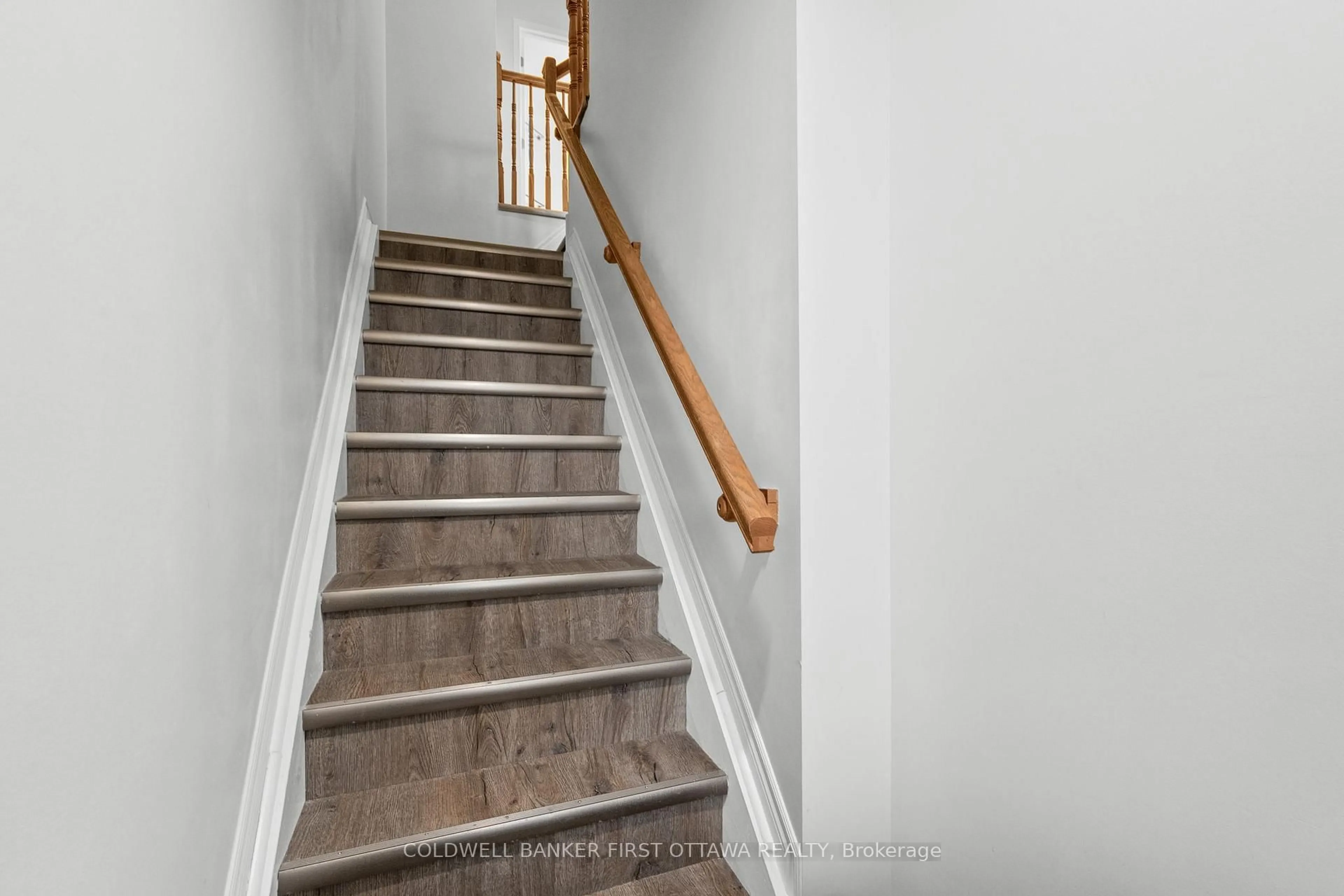 Stairs for 366 Wiffen Private, Ottawa Ontario K2H 1G4