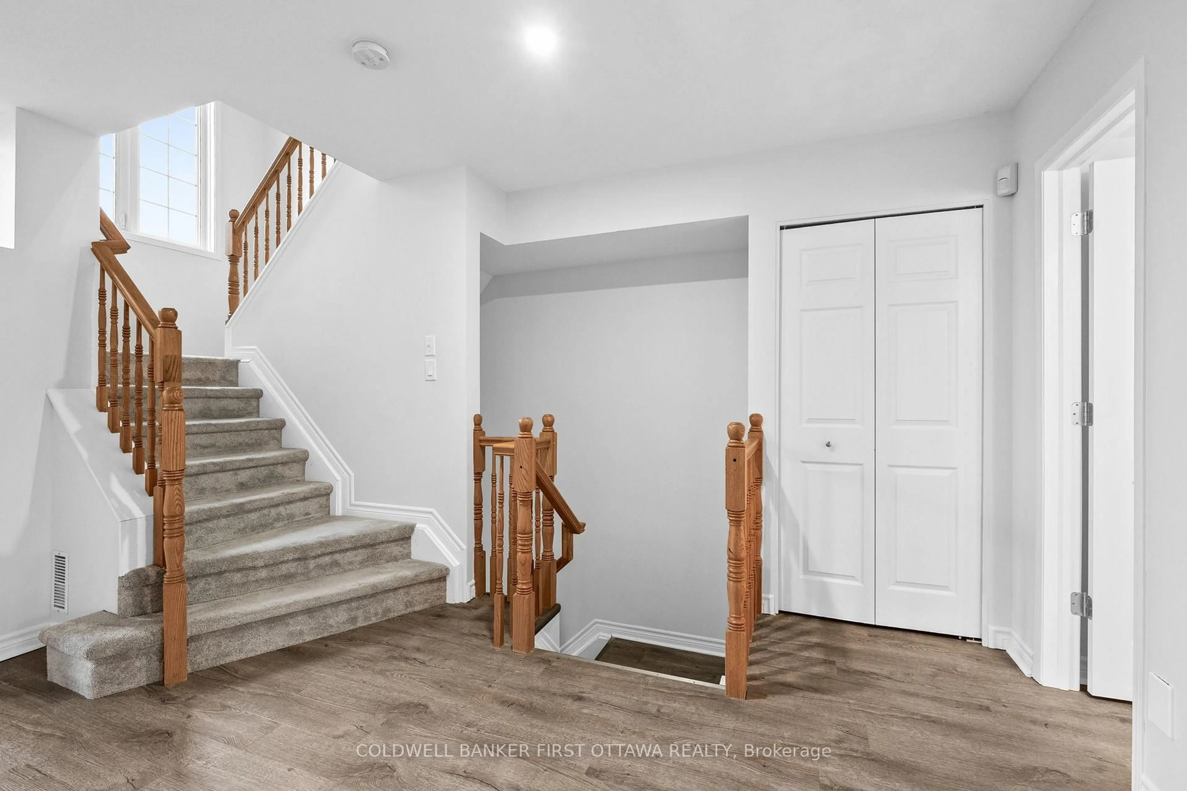 Indoor entryway for 366 Wiffen Private, Ottawa Ontario K2H 1G4