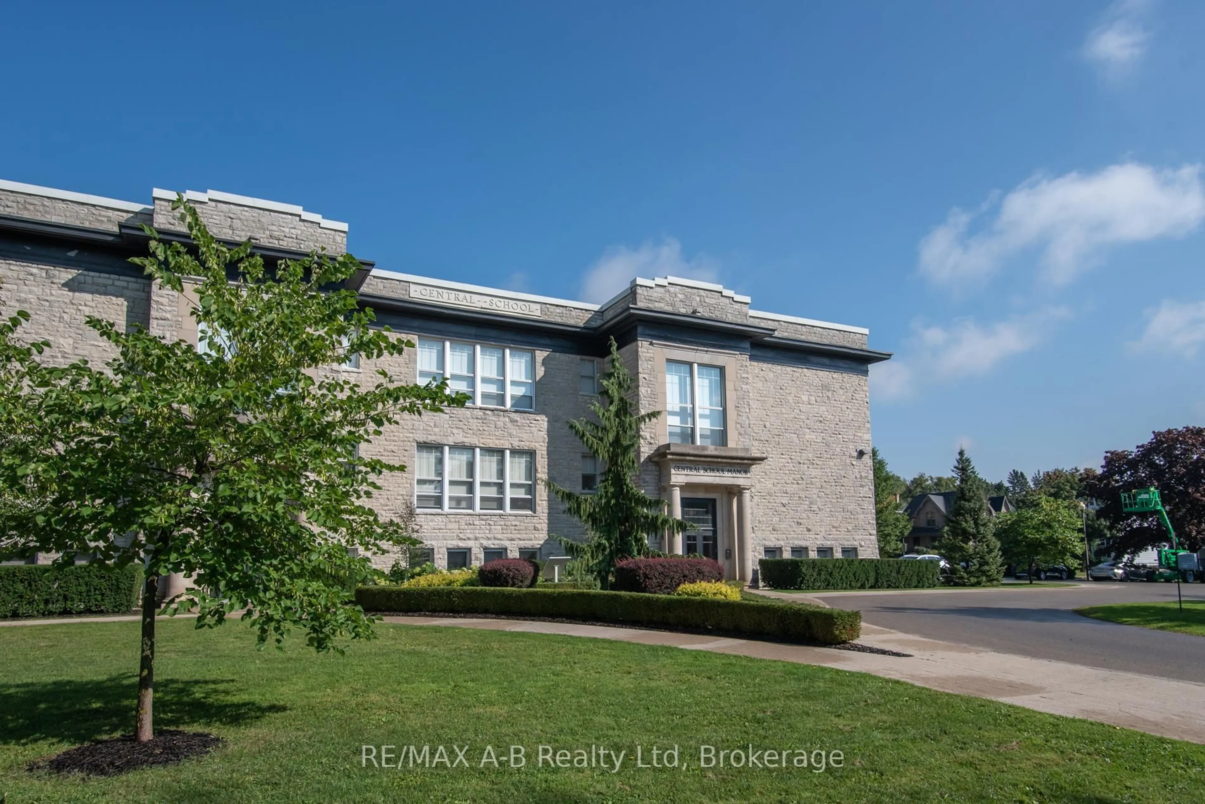 Home with brick exterior material, building for 189 Elizabeth St #1C, St. Marys Ontario N4X 0B5