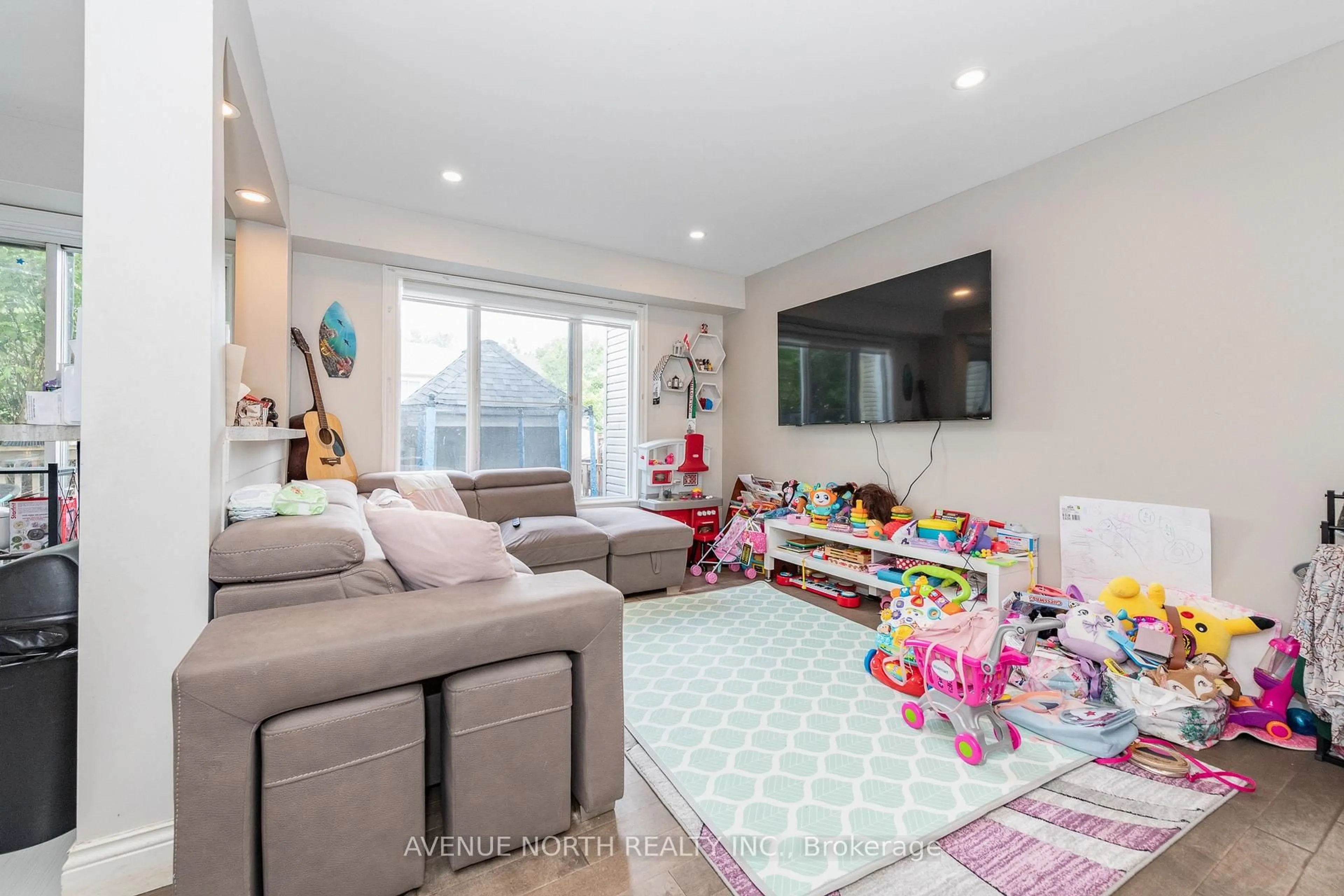 Living room with furniture, unknown for 501 Lawler Cres, Ottawa Ontario K4A 3Y4
