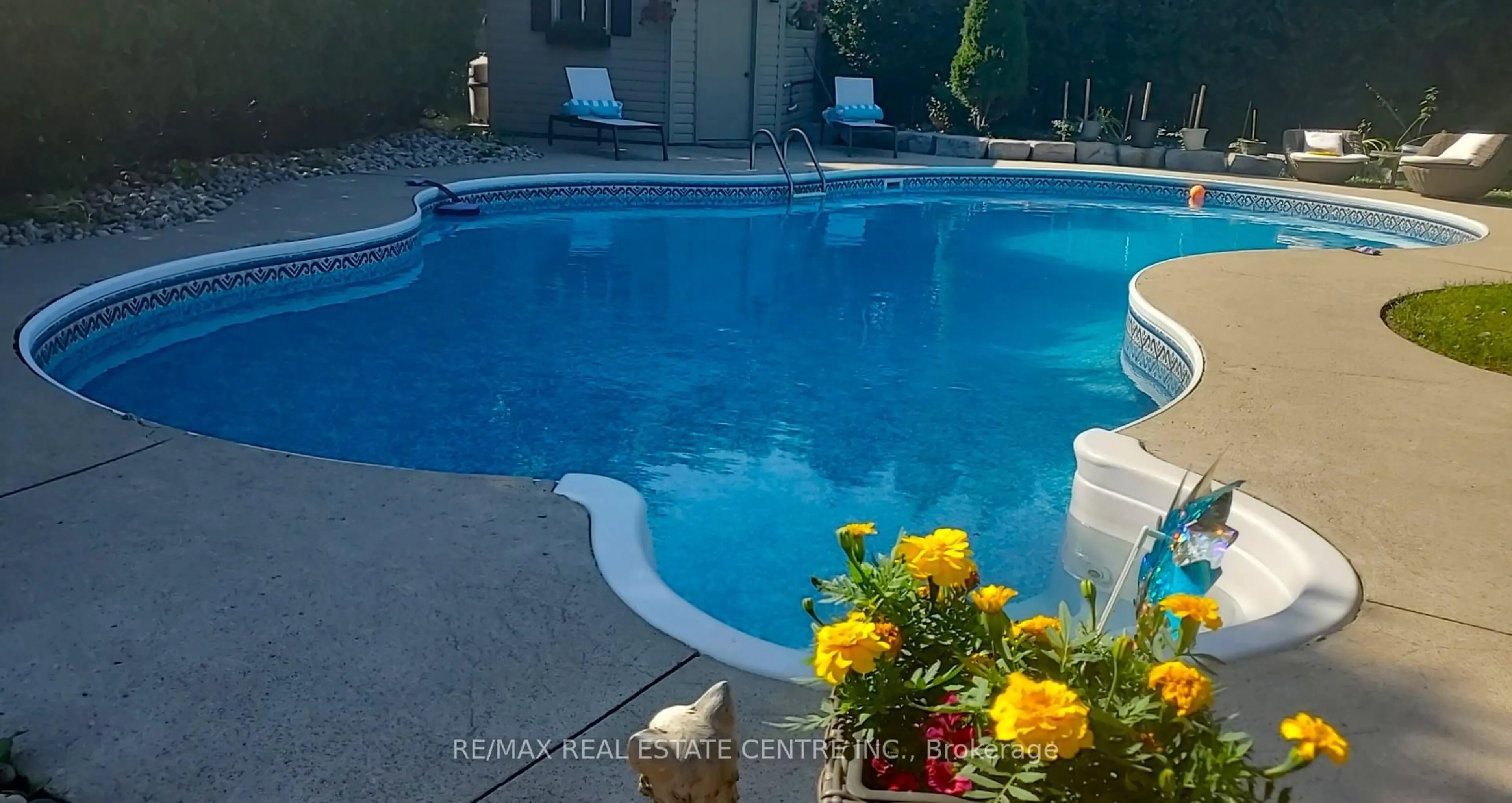 Pool for 2 Irongate Dr, Brant Ontario N3L 4G4