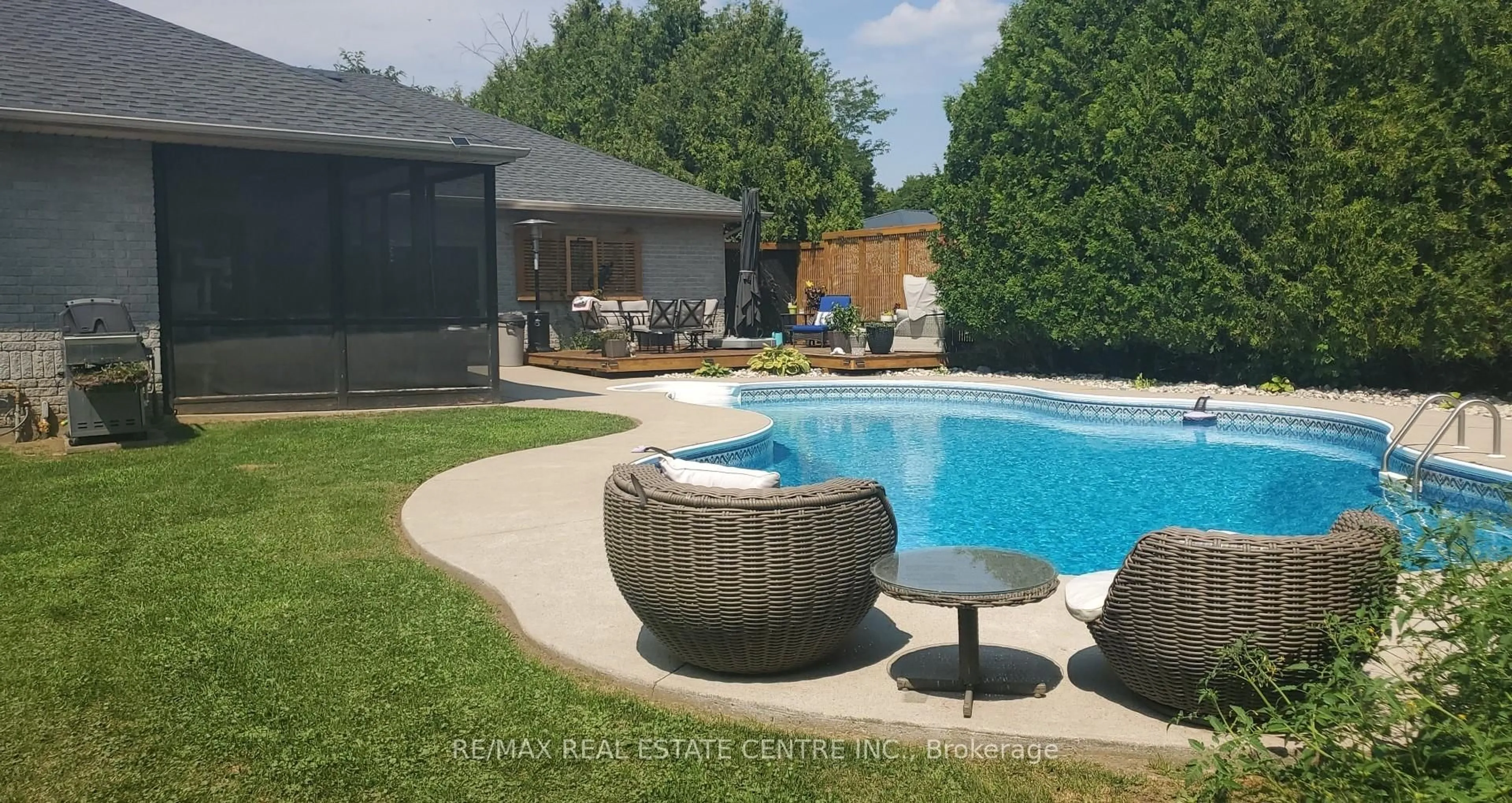 Pool for 2 Irongate Dr, Brant Ontario N3L 4G4