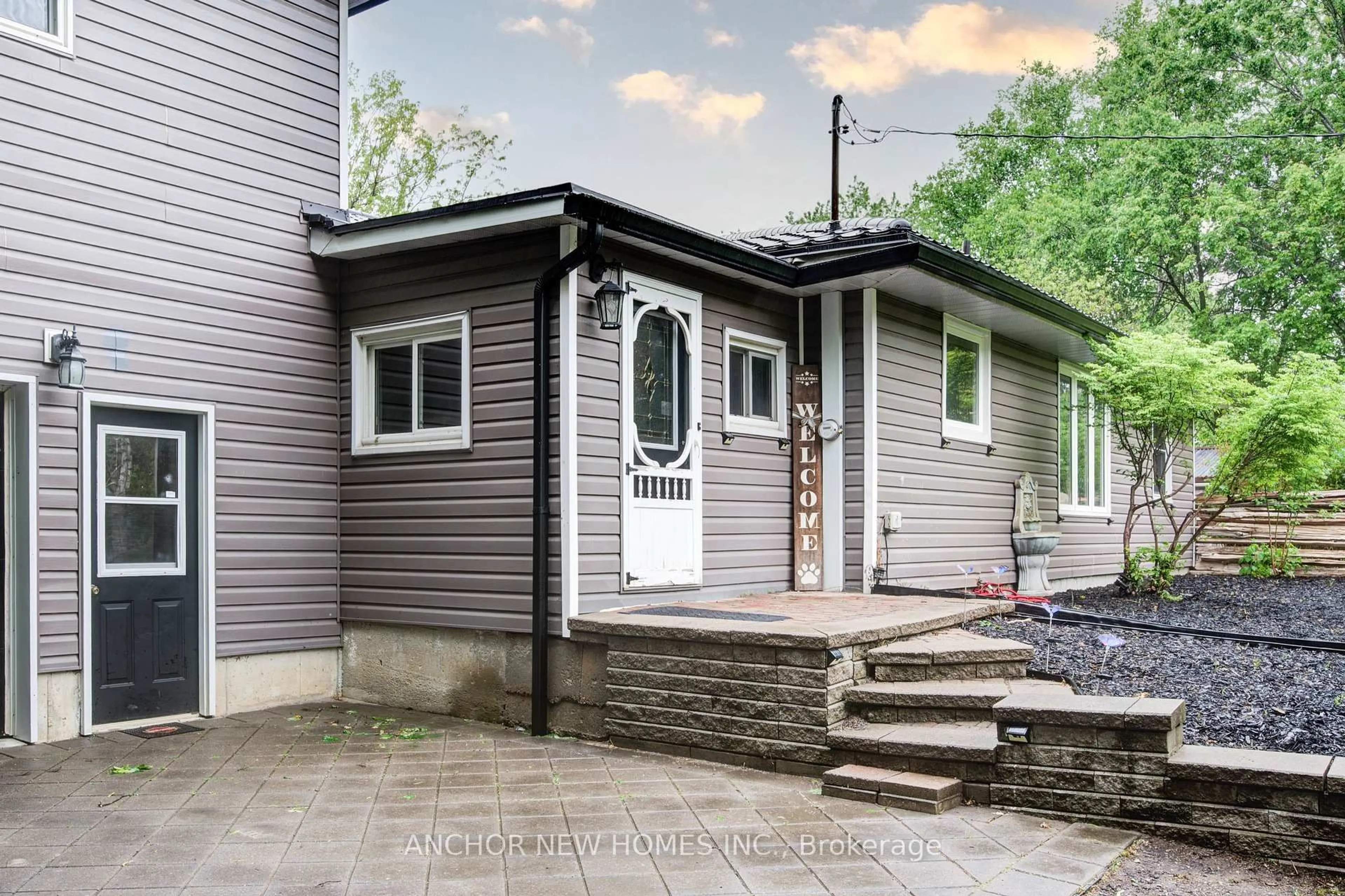 Home with vinyl exterior material, street for 403137 ROBINSON Rd, South-West Oxford Ontario N5C 3J7
