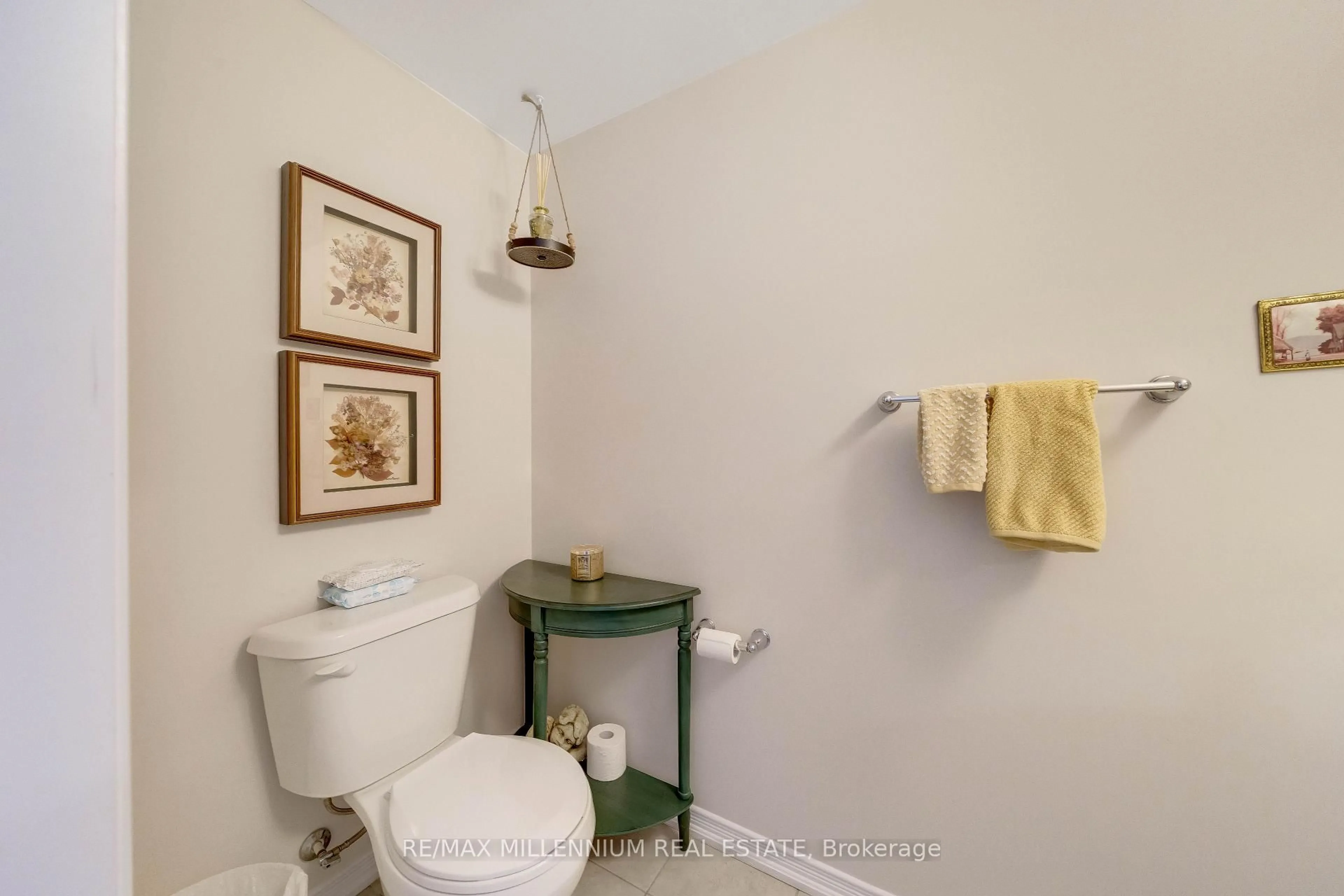 Standard bathroom, ceramic/tile floor for 96 Esther Cres, Thorold Ontario L3B 0G3