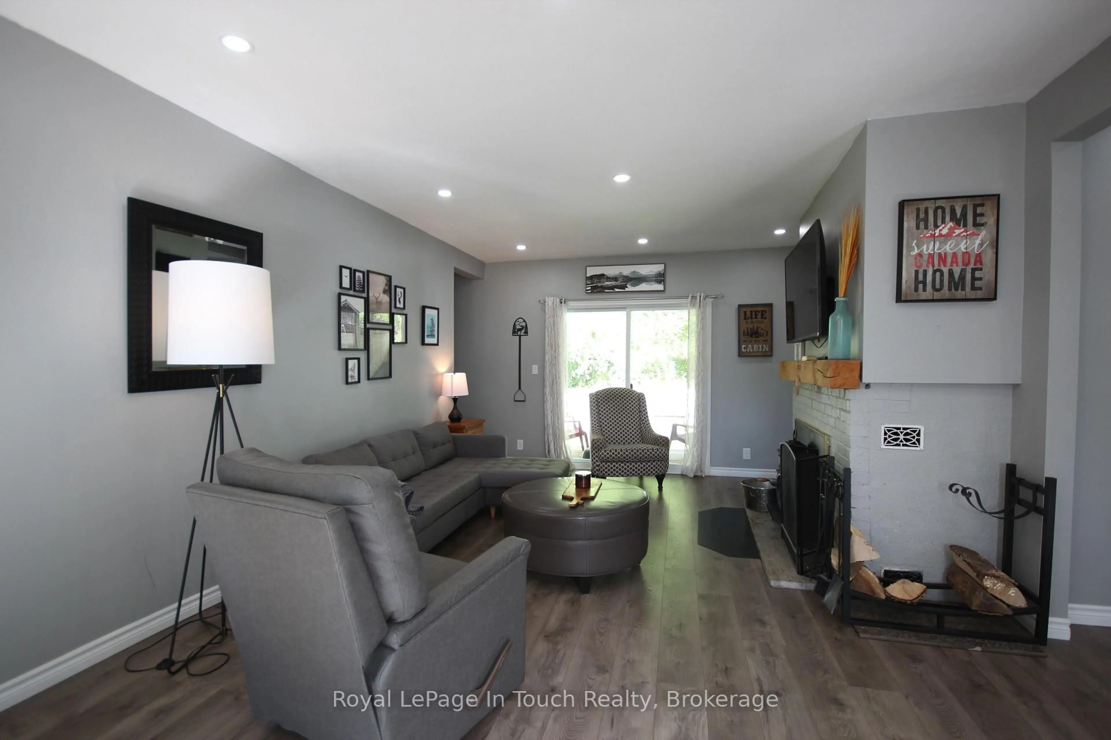 Living room with furniture, unknown for 18 Shady Glen Lane, Mono Ontario L9W 6G9