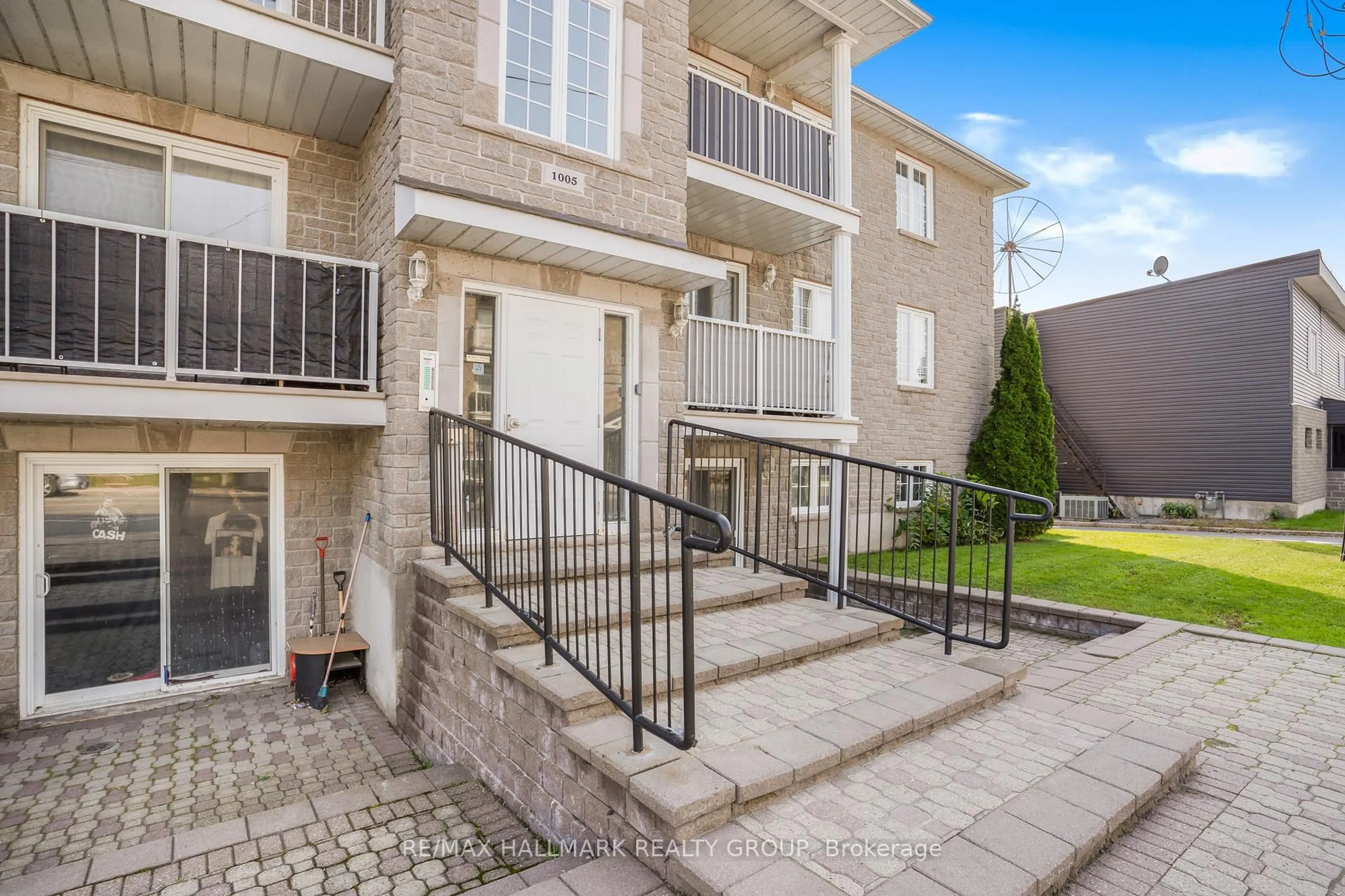Patio, street for 1005 LAURIER St #302, Clarence-Rockland Ontario K4K 1T7