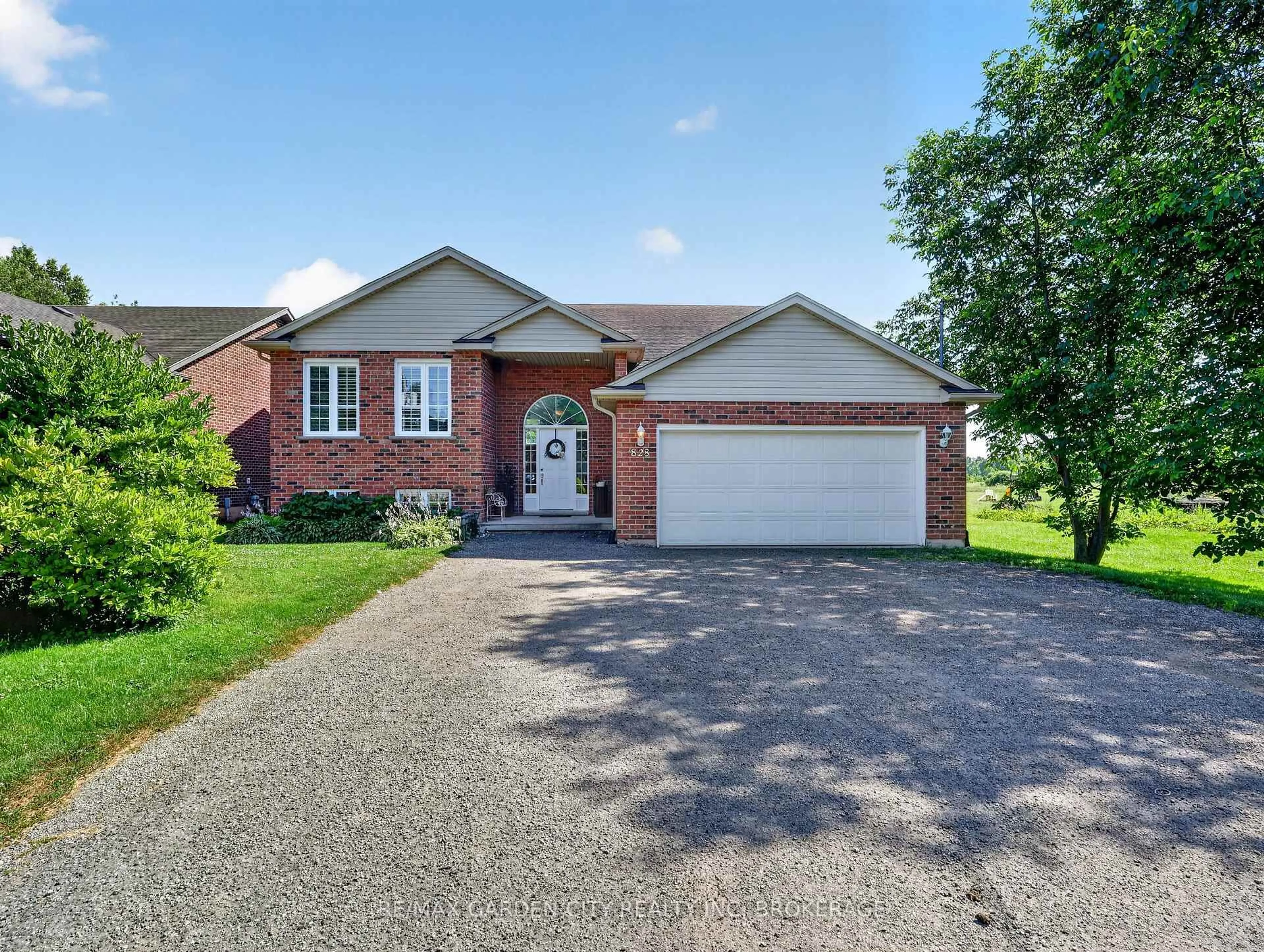 Home with brick exterior material, street for 828 Foss Rd, Pelham Ontario L0S 1C0