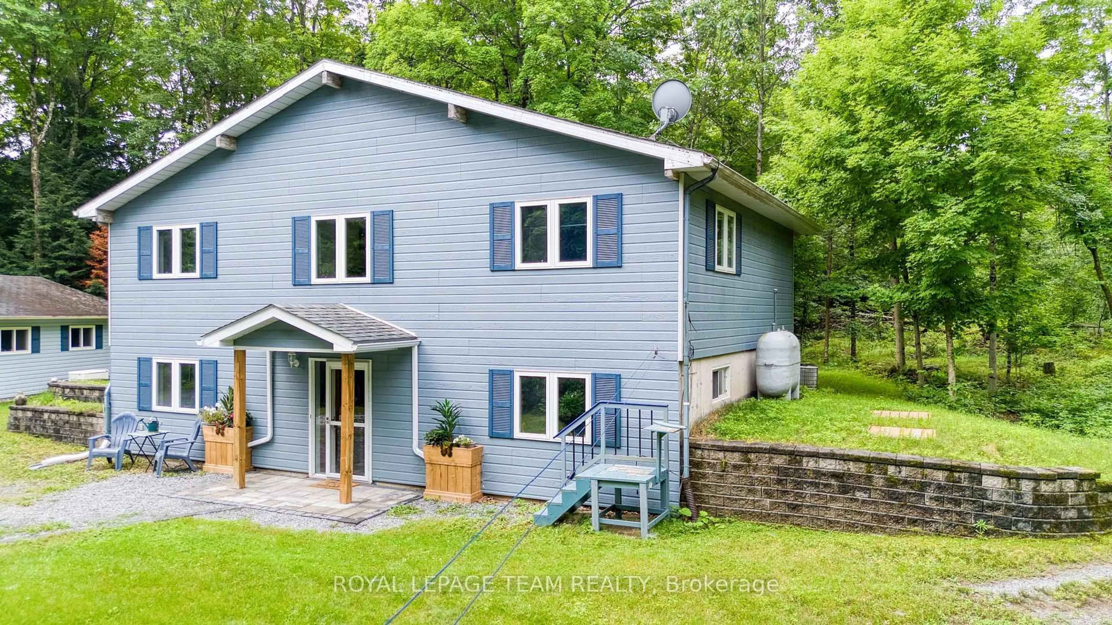 Home with vinyl exterior material, building for 1271 Ramsay Con 3A Rd, Almonte Ontario K0A 1A0