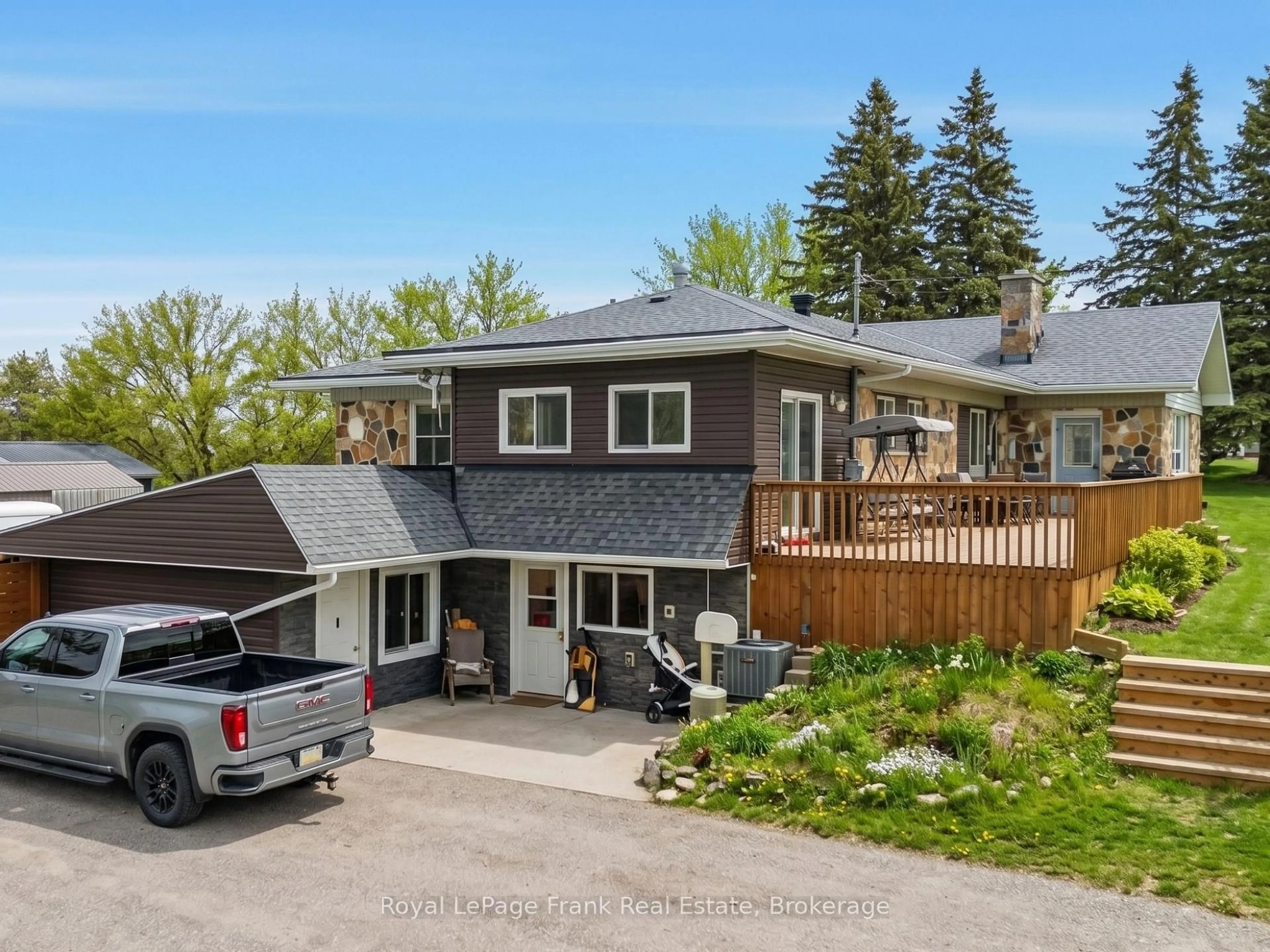 A pic from outside/outdoor area/front of a property/back of a property/a pic from drone, street for 241 Bellevue Dr, Belleville Ontario K8N 4Z5