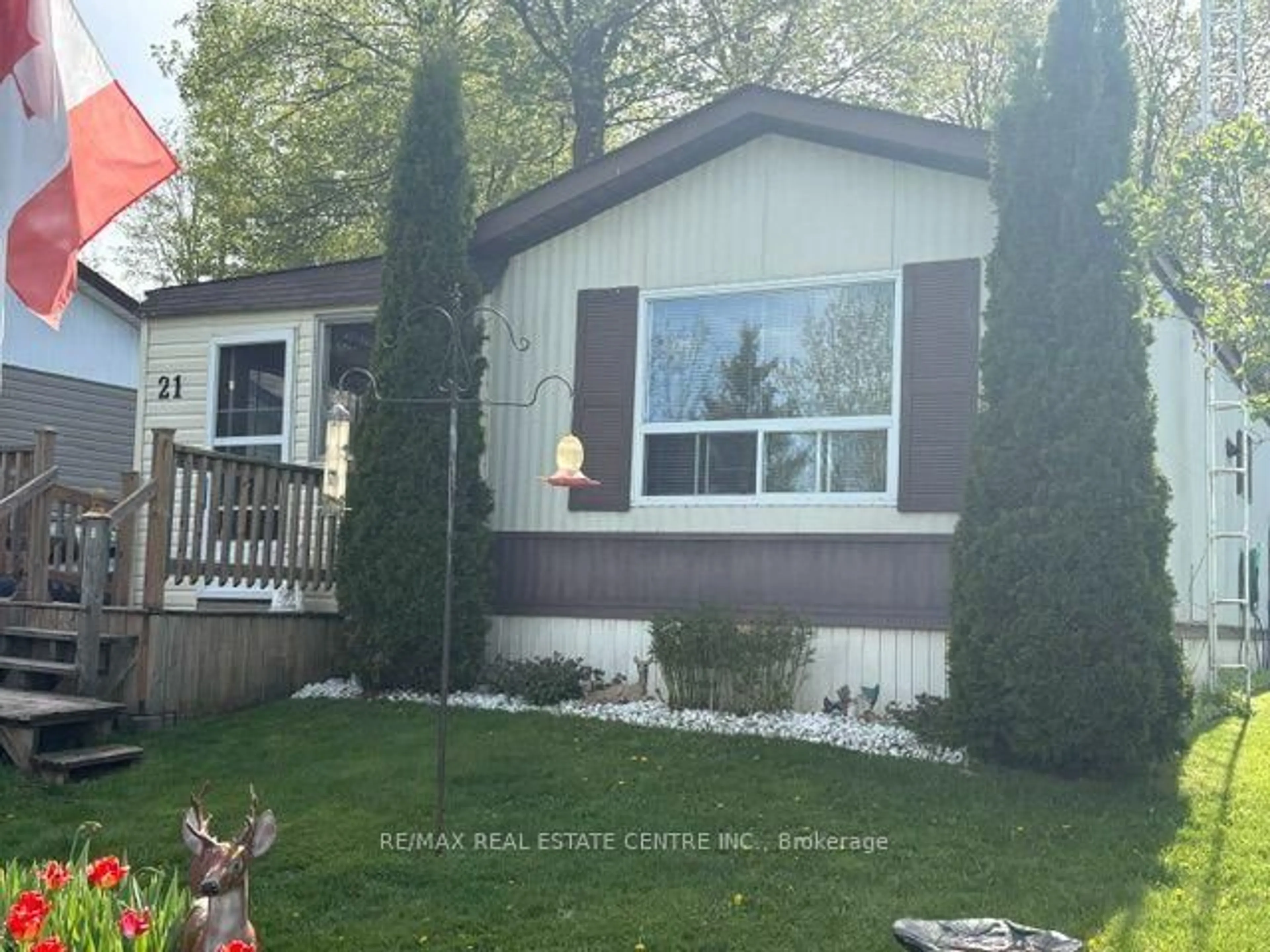 Home with vinyl exterior material, unknown for 21 Maple Grove Village Rd, Southgate Ontario N0C 1B0