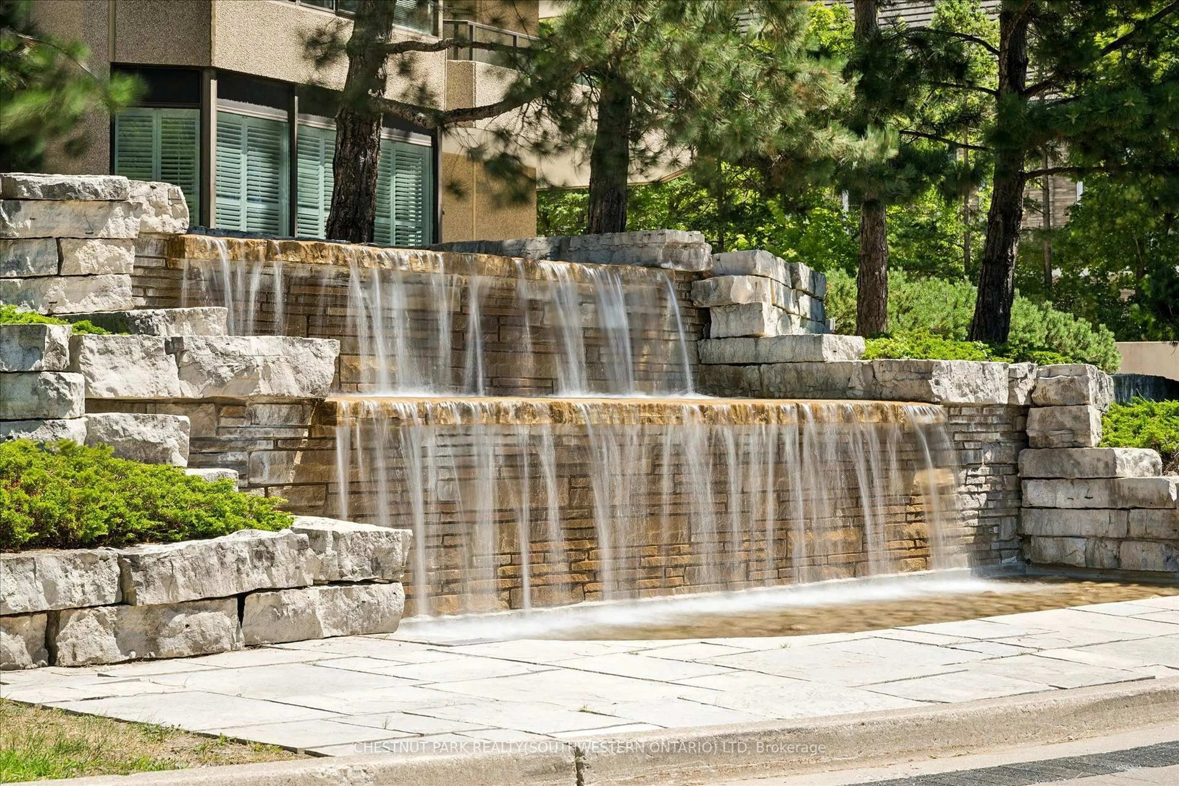 Patio, street for 4 Willow St #1101, Waterloo Ontario N2J 4S2