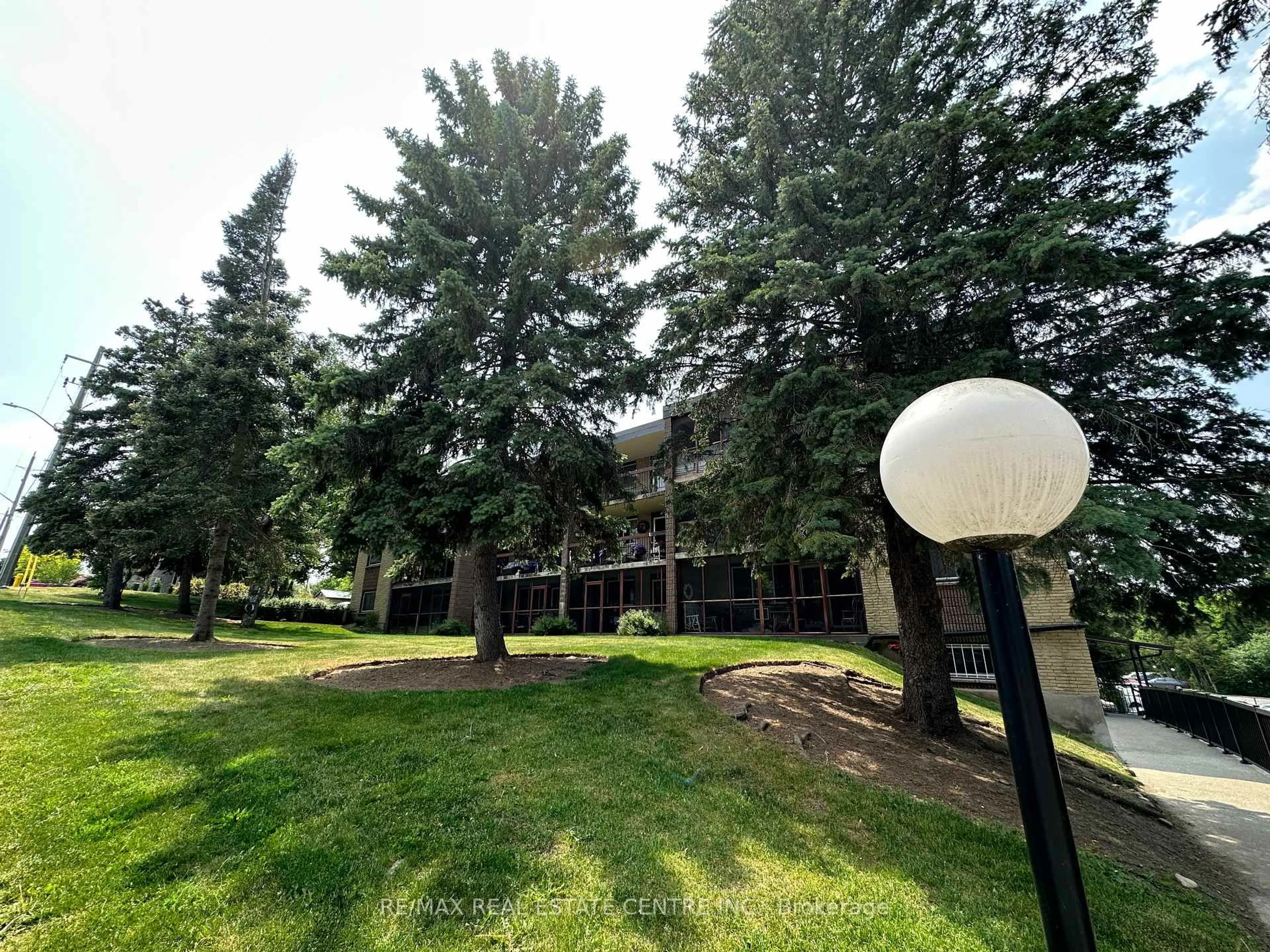 Unknown for 944 Caledonian View #301, Cambridge Ontario N3H 1A5