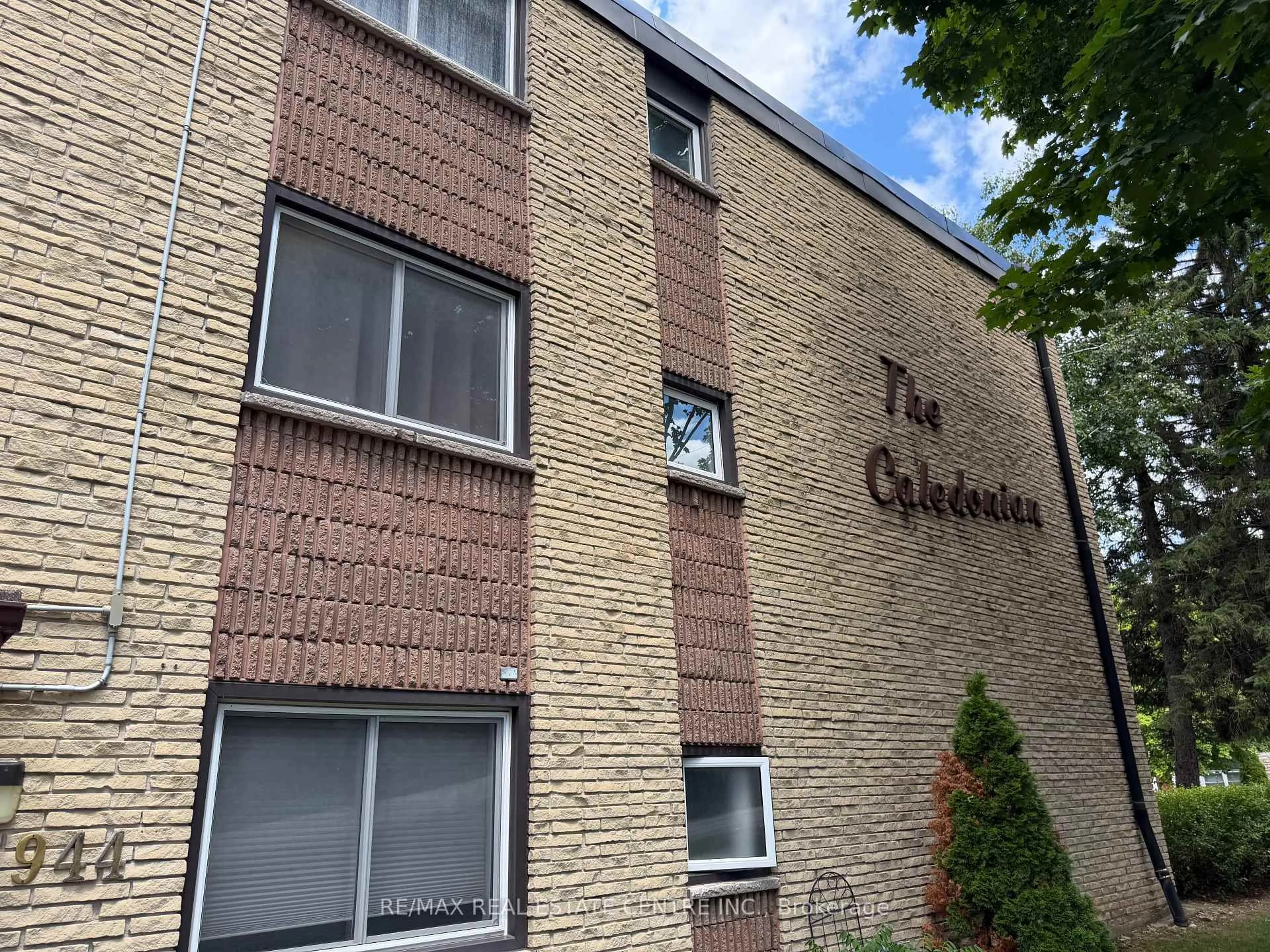 Unknown for 944 Caledonian View #301, Cambridge Ontario N3H 1A5