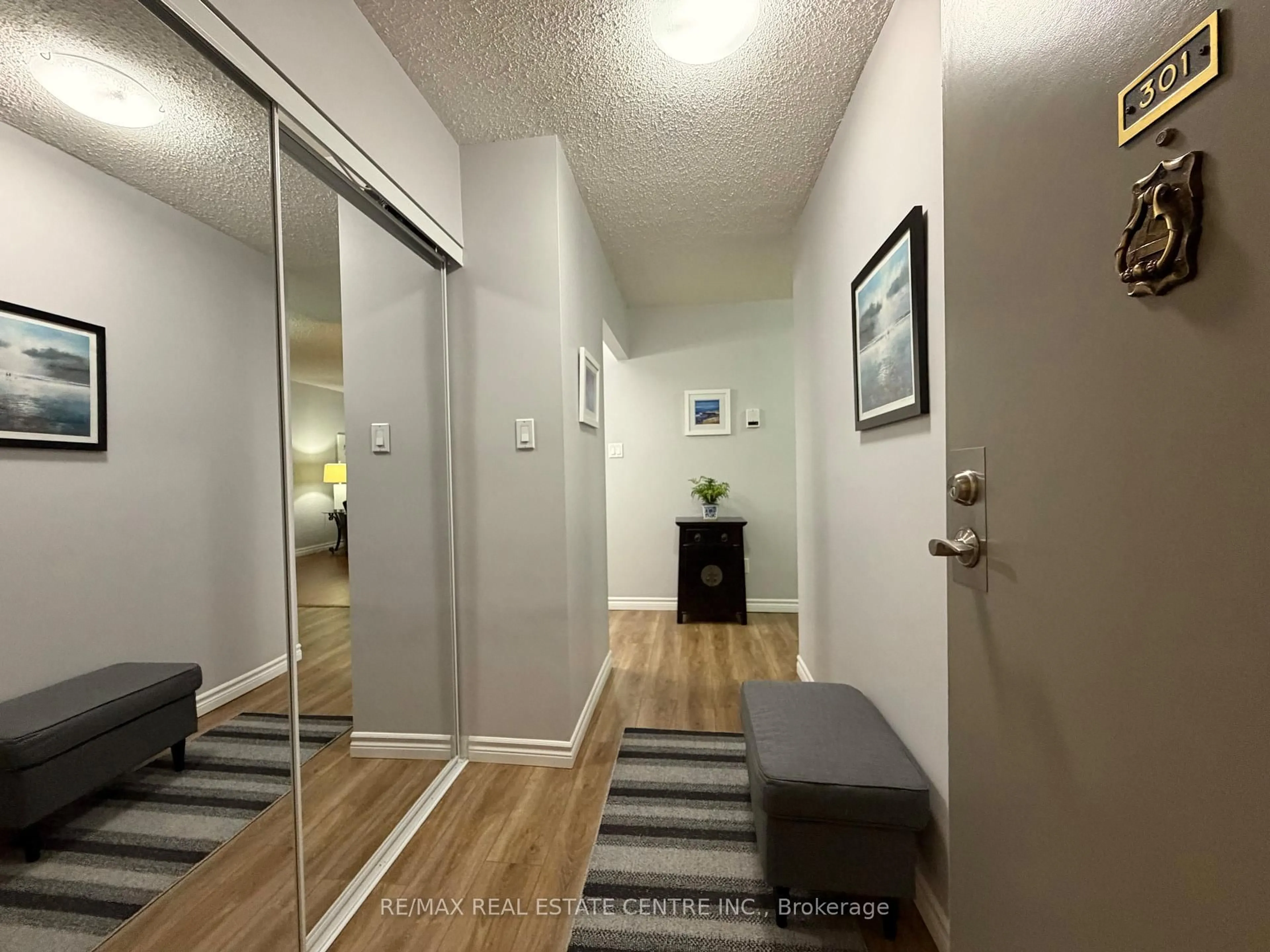 Indoor entryway for 944 Caledonian View #301, Cambridge Ontario N3H 1A5