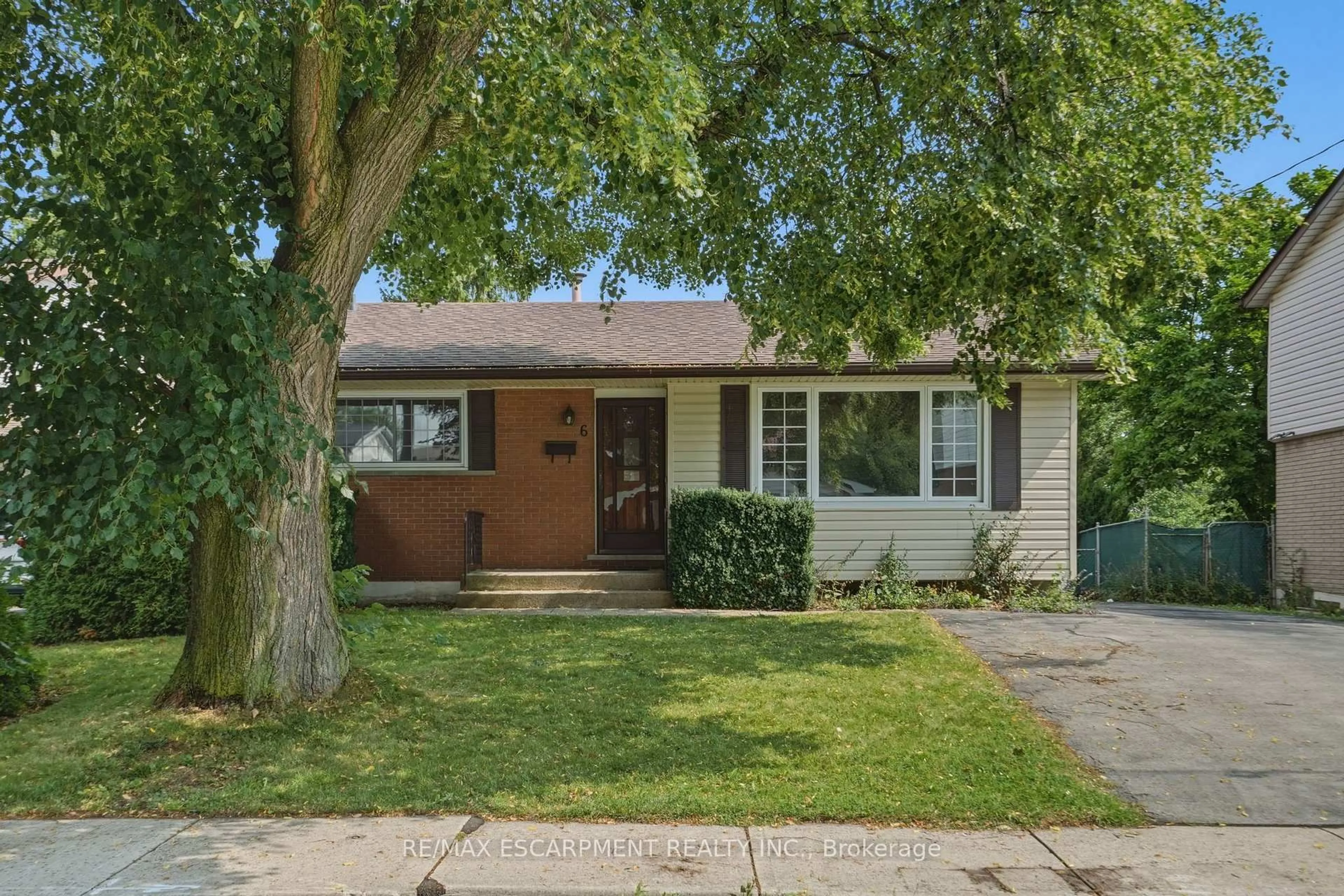 Home with brick exterior material, street for 6 Caprice Crt, Hamilton Ontario L9C 2N5