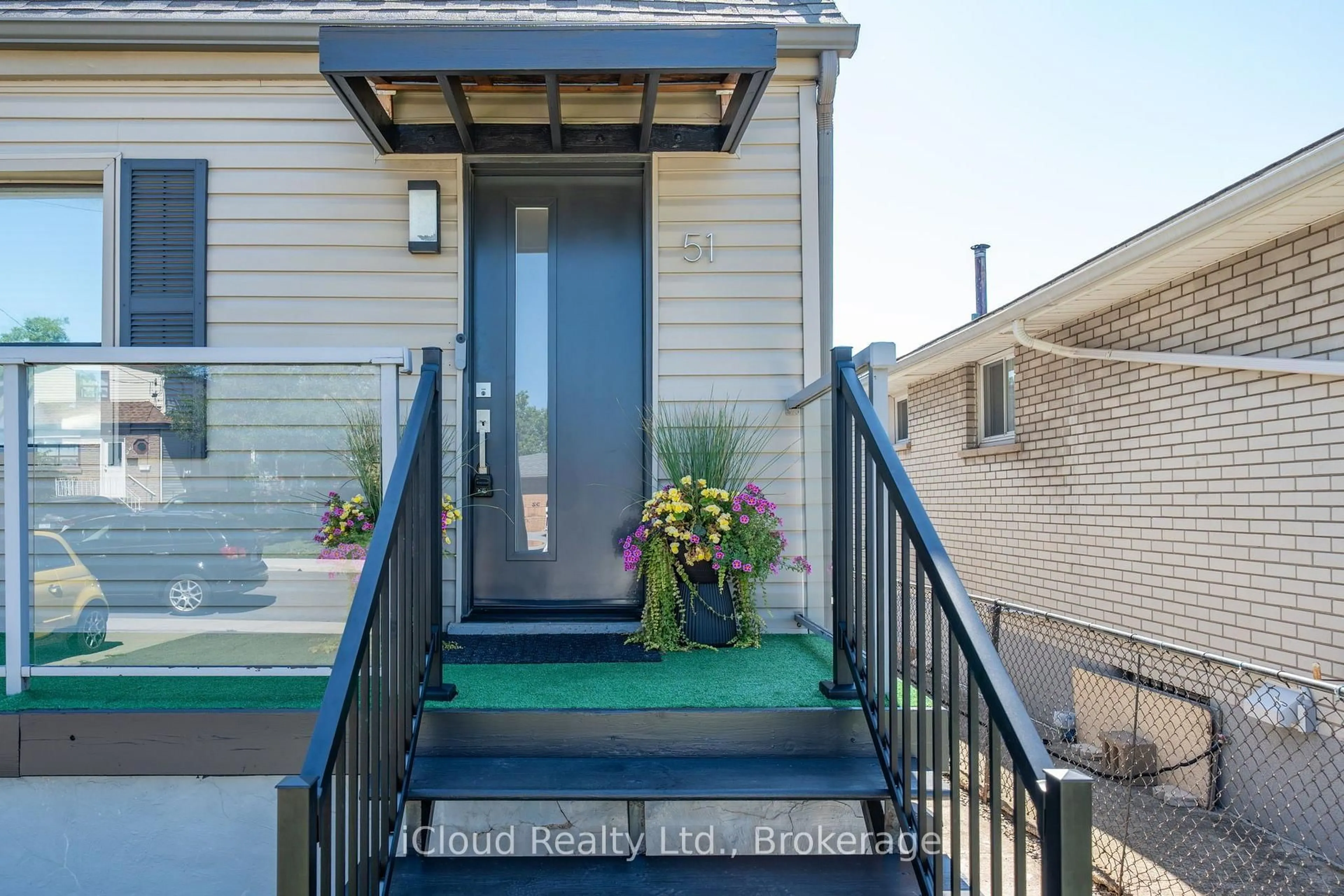 Indoor entryway for 51 Delena Ave, Hamilton Ontario L8H 1B7
