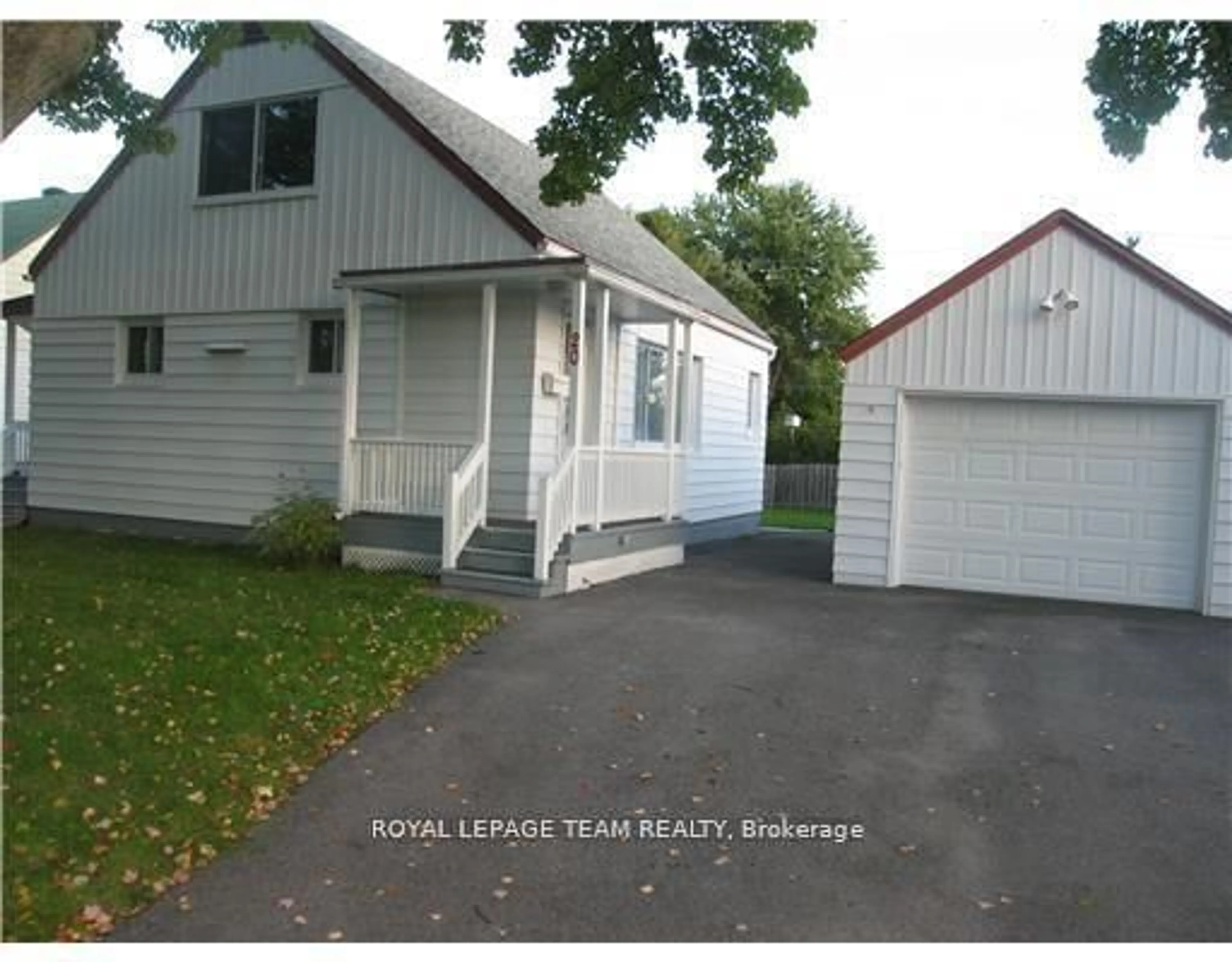 Home with vinyl exterior material, street for 20 ARGUE Dr, Ottawa Ontario K2E 6S1