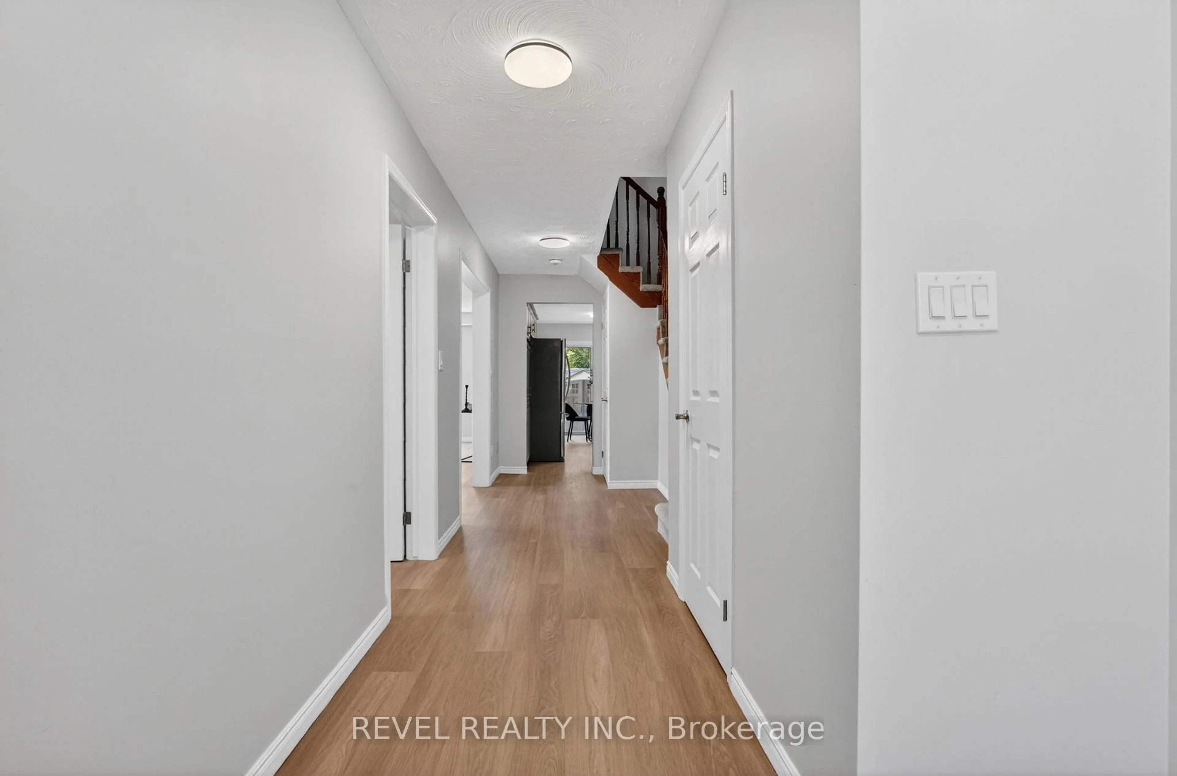 Indoor entryway for 79 Lynnette Dr, Hamilton Ontario L9B 2M5