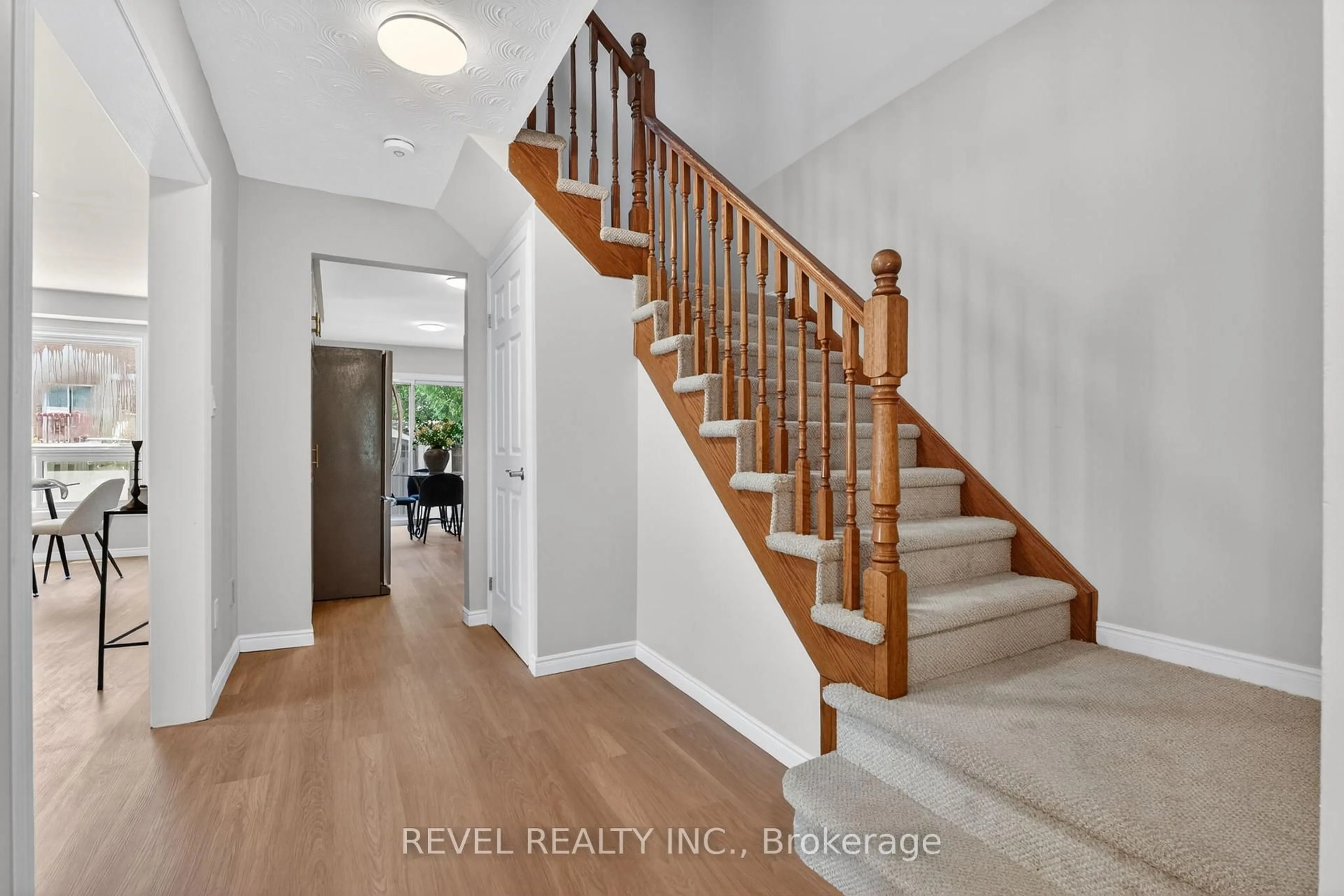 Indoor entryway for 79 Lynnette Dr, Hamilton Ontario L9B 2M5