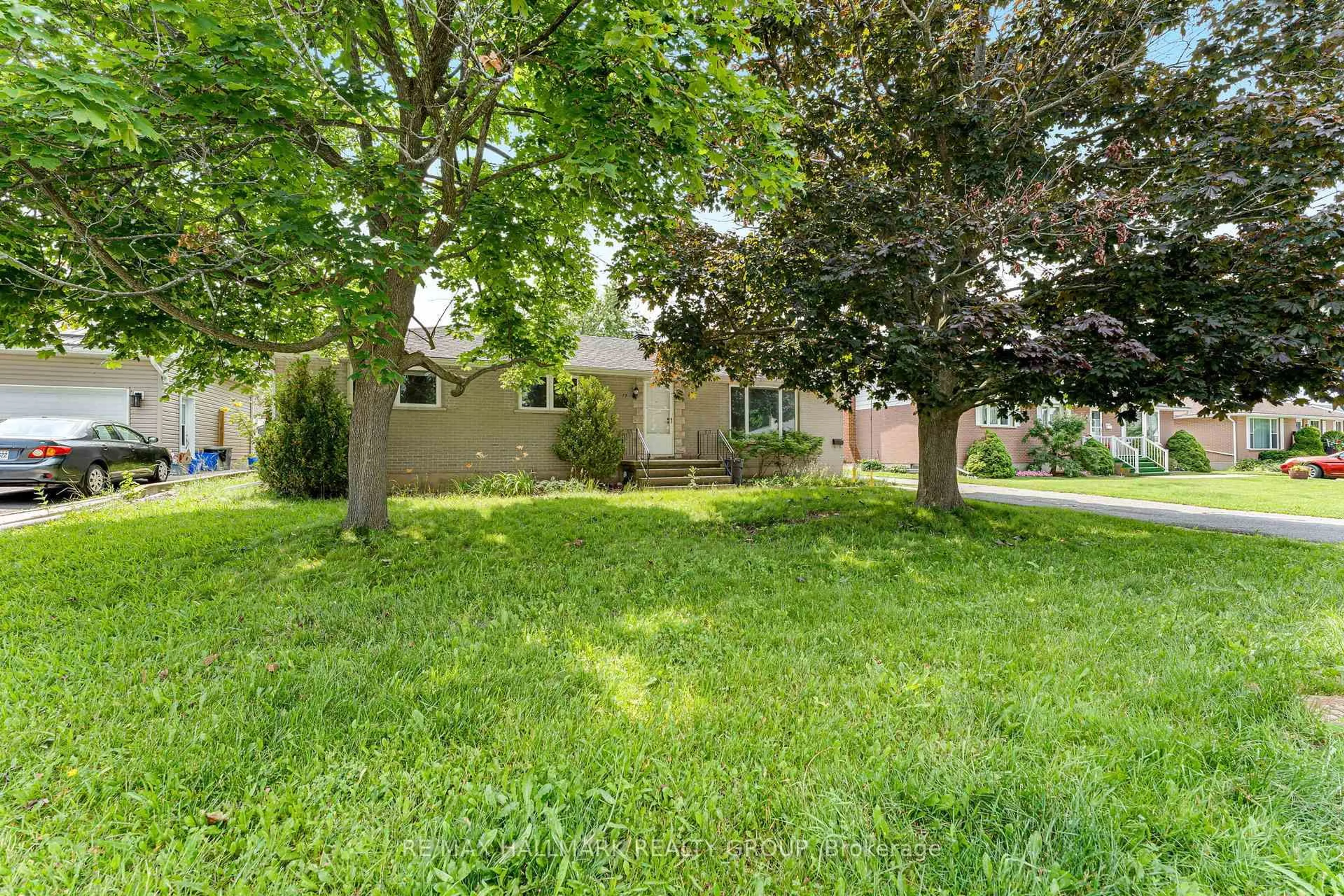 Patio, street for 75 Briscoe St, Loyalist Ontario K7N 1G2