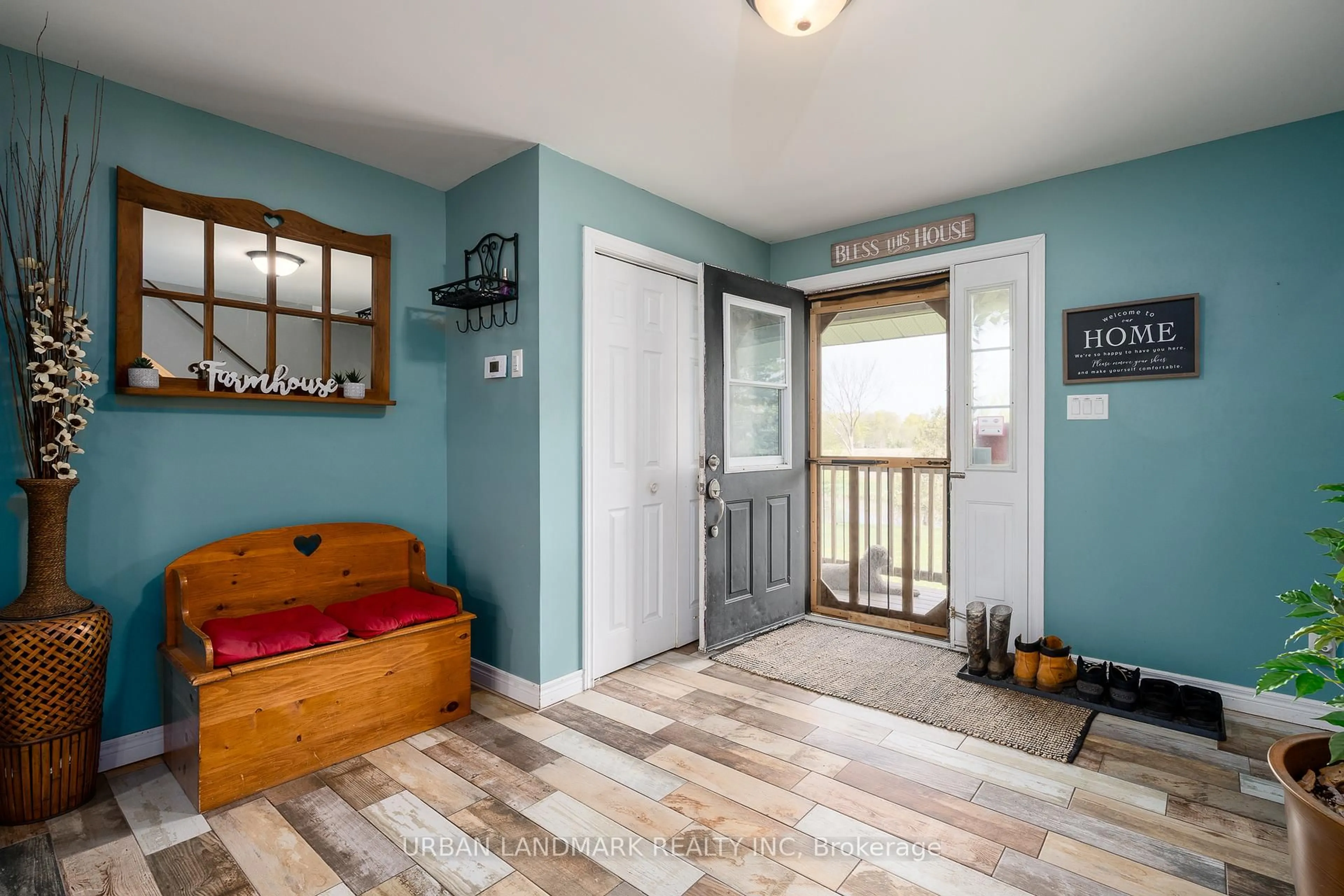 Indoor entryway for 80 RUSH Rd, Brighton Ontario K0K 1H0