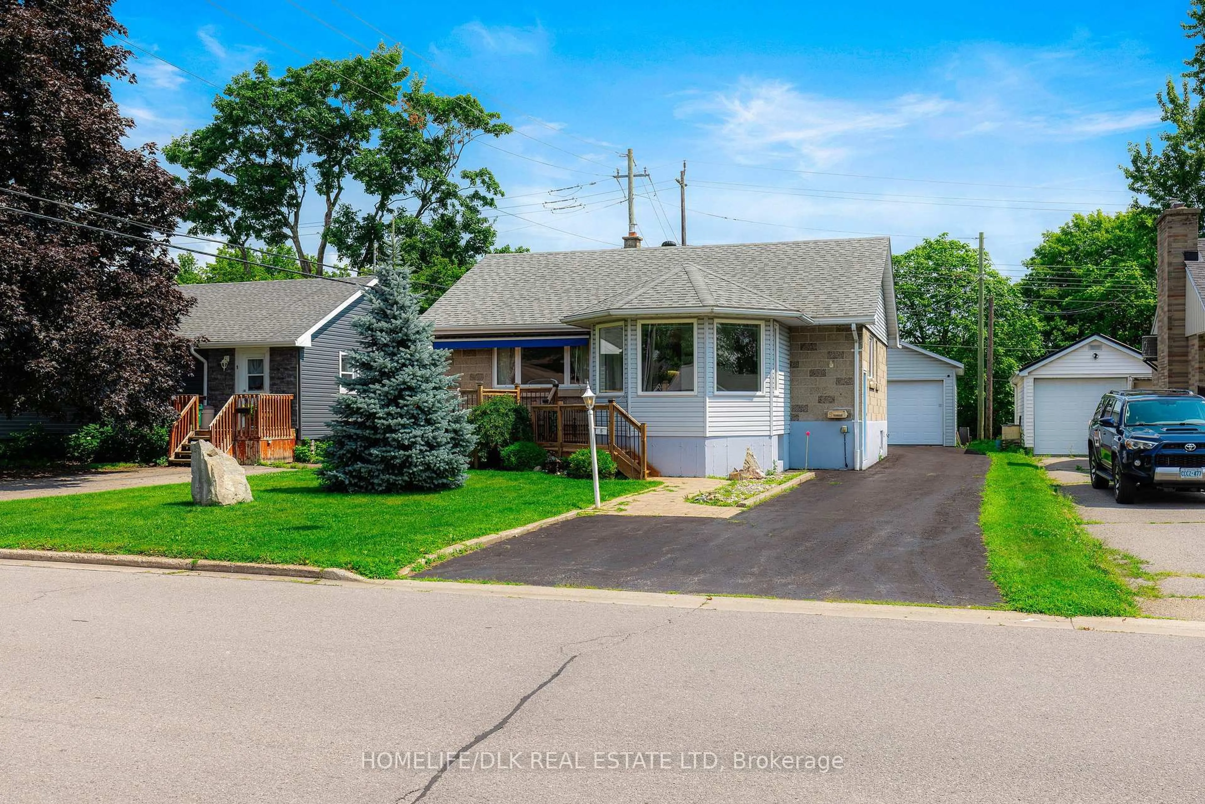 A pic from outside/outdoor area/front of a property/back of a property/a pic from drone, street for 5 Sevenoaks Ave, Brockville Ontario K6V 2V1