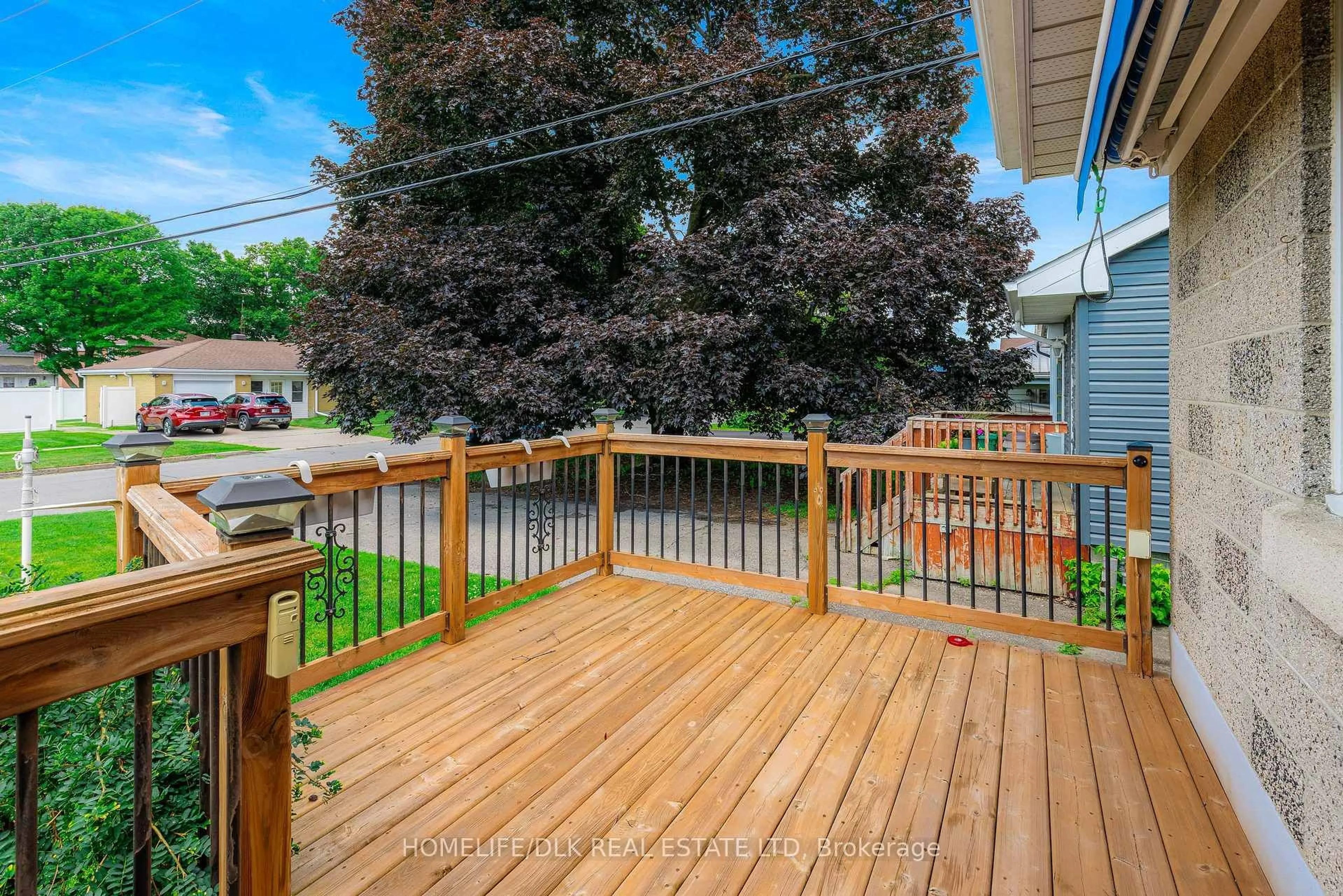 Patio, street for 5 Sevenoaks Ave, Brockville Ontario K6V 2V1