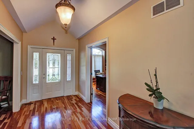 581 Plane Tree Dr, London North 5